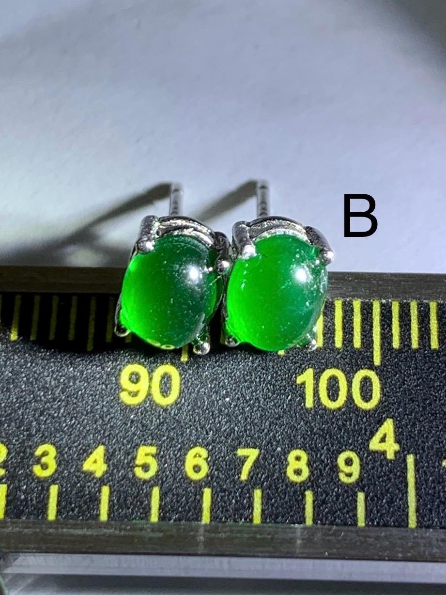 Natural Grade A Guatemalan Icy Translucent Vibrant Green Jade Jadeite Oval Cabochon Stud Earrings Sterling Silver 6x5mm 天然冰危绿翡翠椭圆银镶耳钉 TYW120