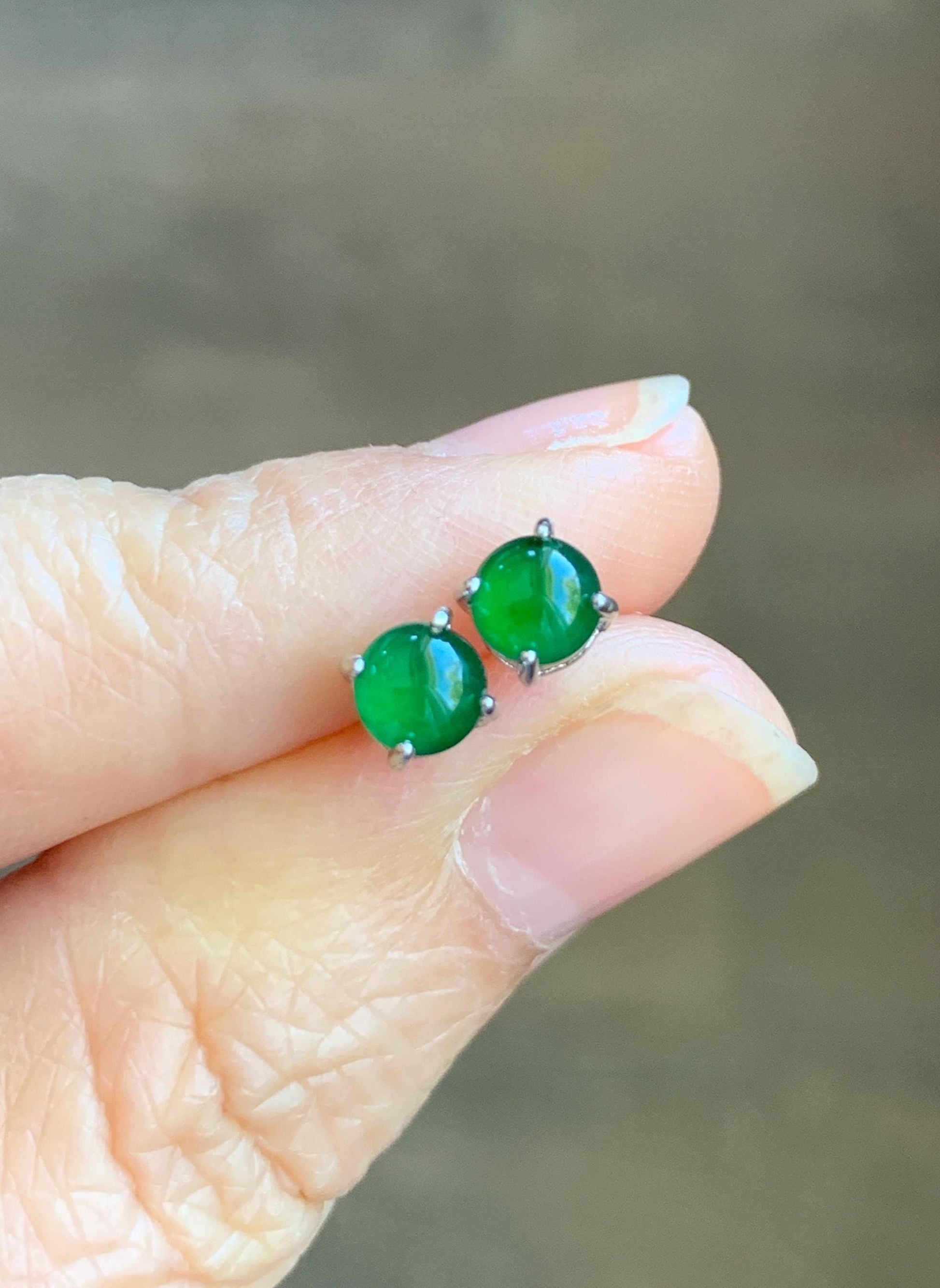 Petite Natural Grade A Guatemalan Icy Translucent Vibrant Green Jade Jadeite Round Stud Earrings Sterling Silver 4.8mm 天然冰危绿翡翠小圆蛋面银镶耳钉 XYW50