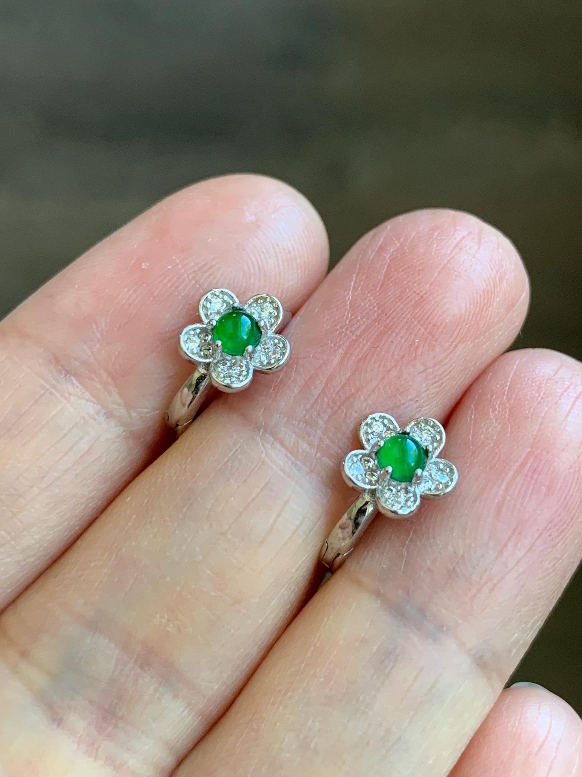 Natural Grade A Guatemalan Icy Translucent Vibrant Green Jade Jadeite Cherry Blossom Hoop Huggie Earrings Sterling Silver 天然冰危绿翡翠梅花款耳包 ZMH68