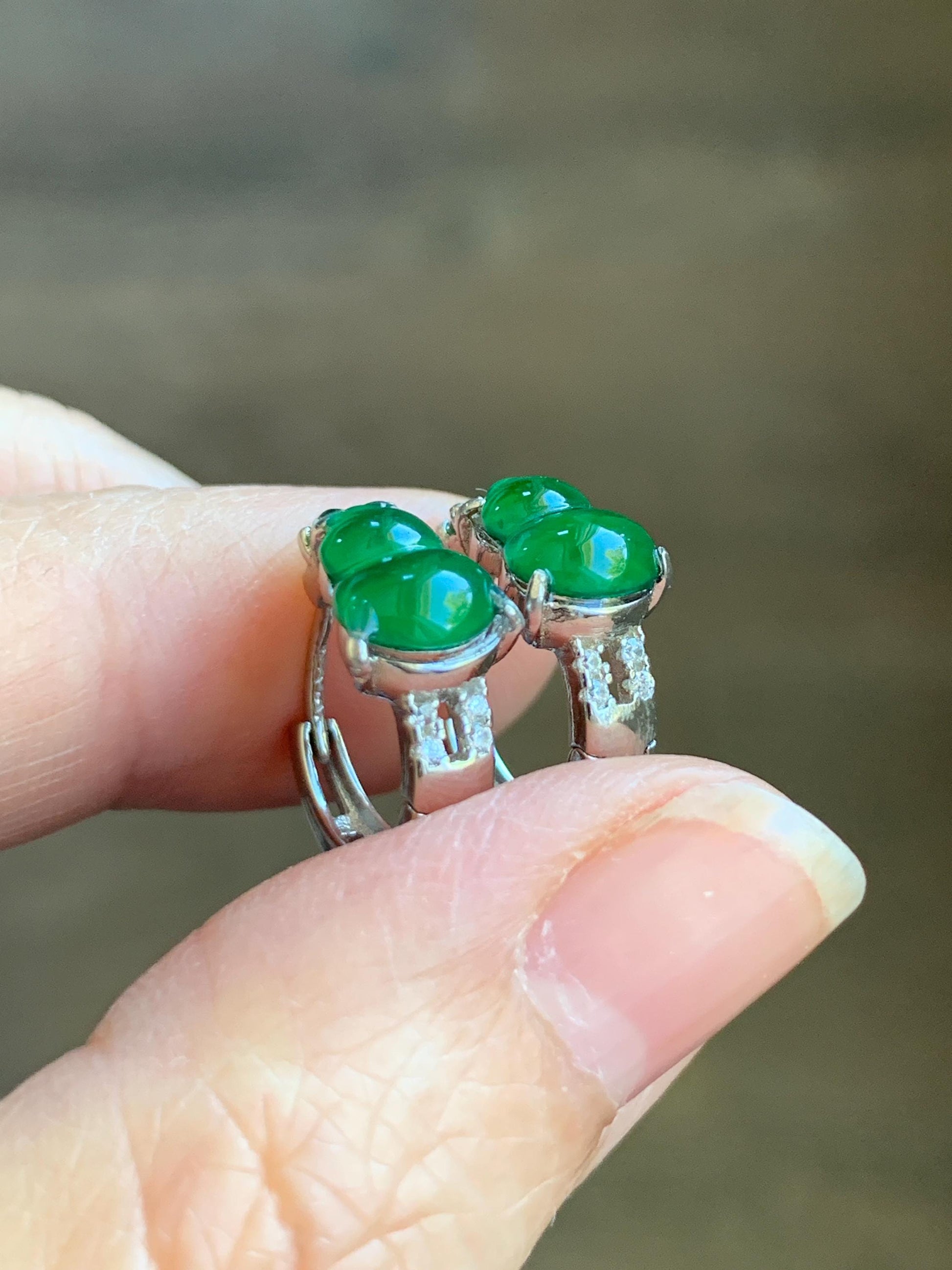 Natural Grade A Guatemalan Icy Translucent Vibrant Green Jade Jadeite Hulu Gourd Huggie Hoop Earrings Sterling Silver 天然冰危绿翡翠葫芦银镶耳包 DHL130