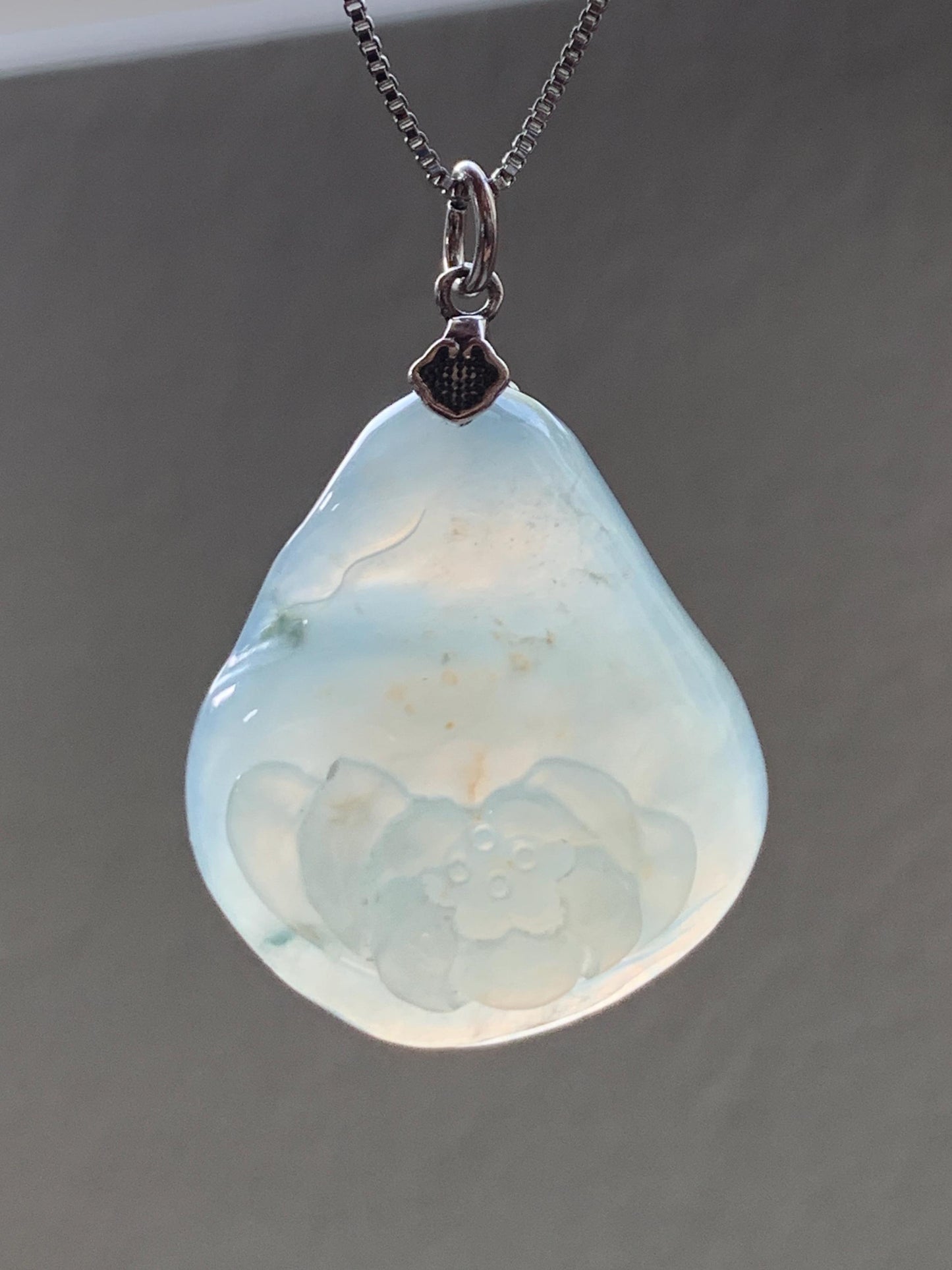 Natural Grade A Icy Translucent Gelatinous Beige Pastel Green Jadeite Lotus Flower Teardrop Pendant Sterling Silver 12g 天然冰胶晴底撒金翡翠莲花水滴吊坠