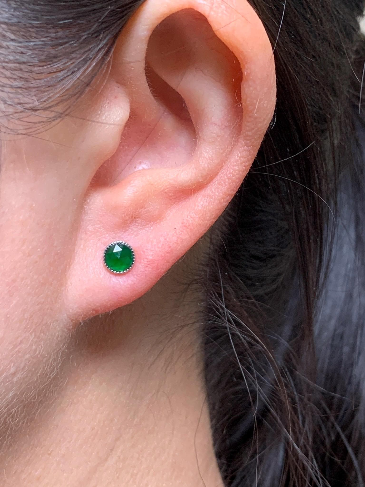 Natural Grade A Guatemalan Icy Translucent Vibrant Green Jadeite Triangle Faceted Petite Stud Earrings Sterling Silver 天然冰危绿翡翠切割面银镶耳钉 QGL55