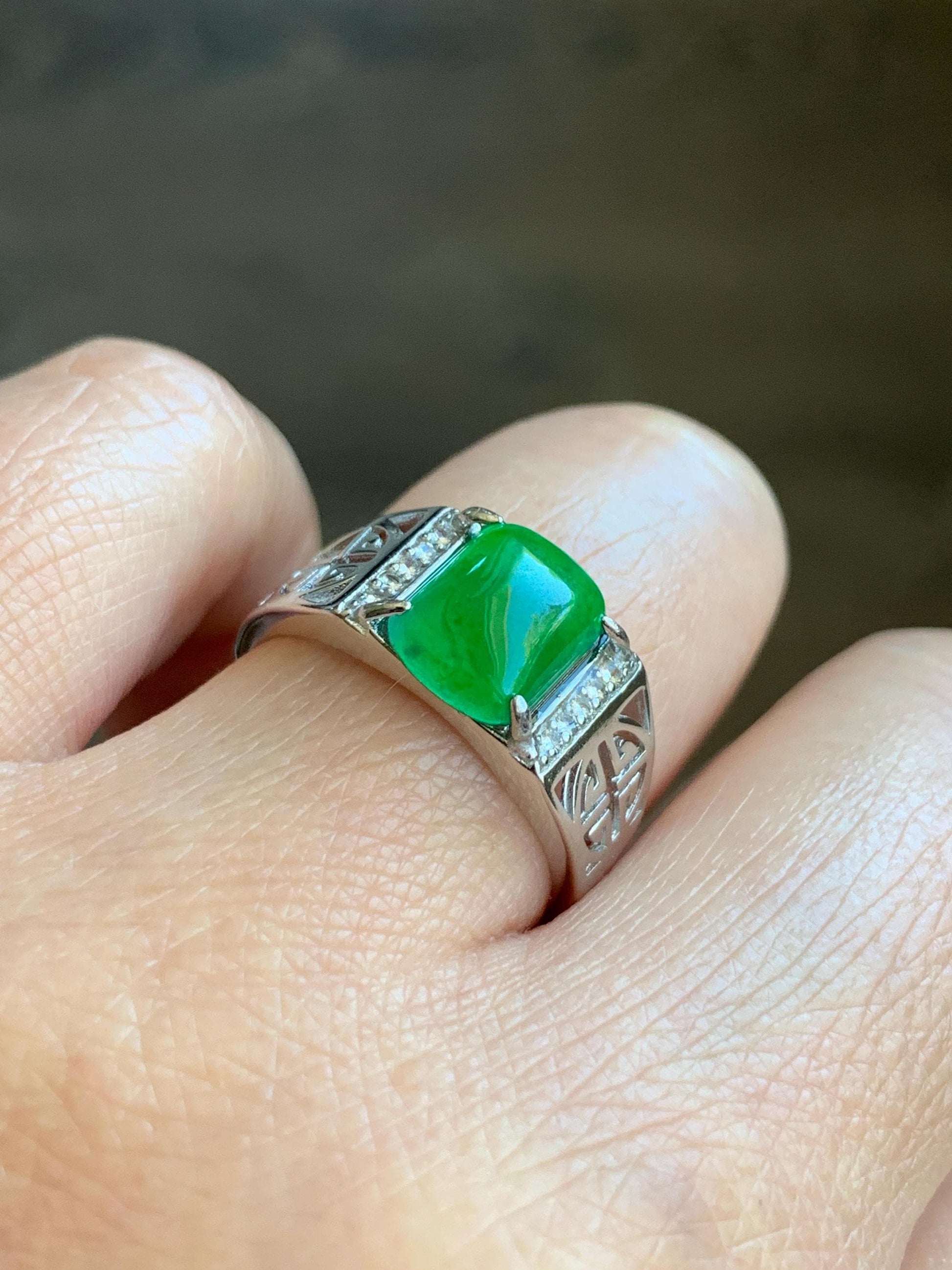 Natural Grade A Guatemalan Icy Translucent Vibrant Green Jadeite Saddle Ring Sterling Silver Size Adjustable 天然冰危绿翡翠马鞍银镶戒指 WLD150D