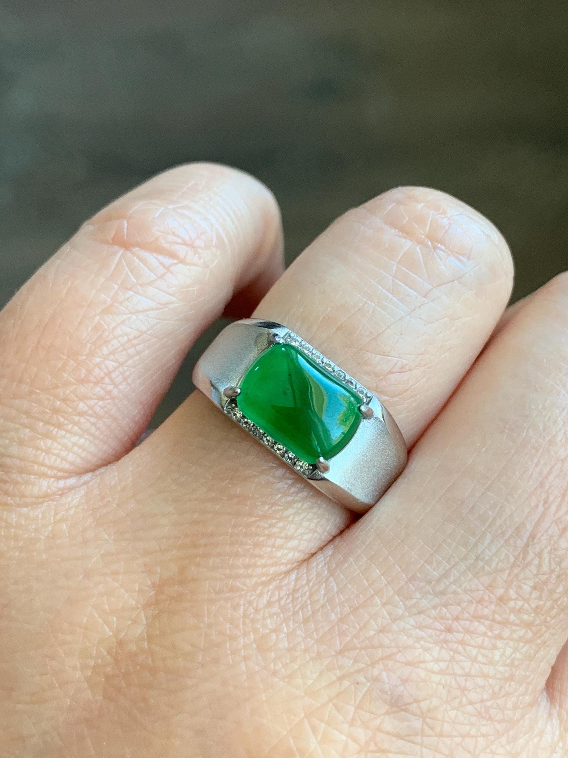 Natural Grade A Guatemalan Icy Translucent Vibrant Green Jadeite Saddle Ring Sterling Silver Size Adjustable 天然冰危绿翡翠马鞍银镶戒指 WLD150C