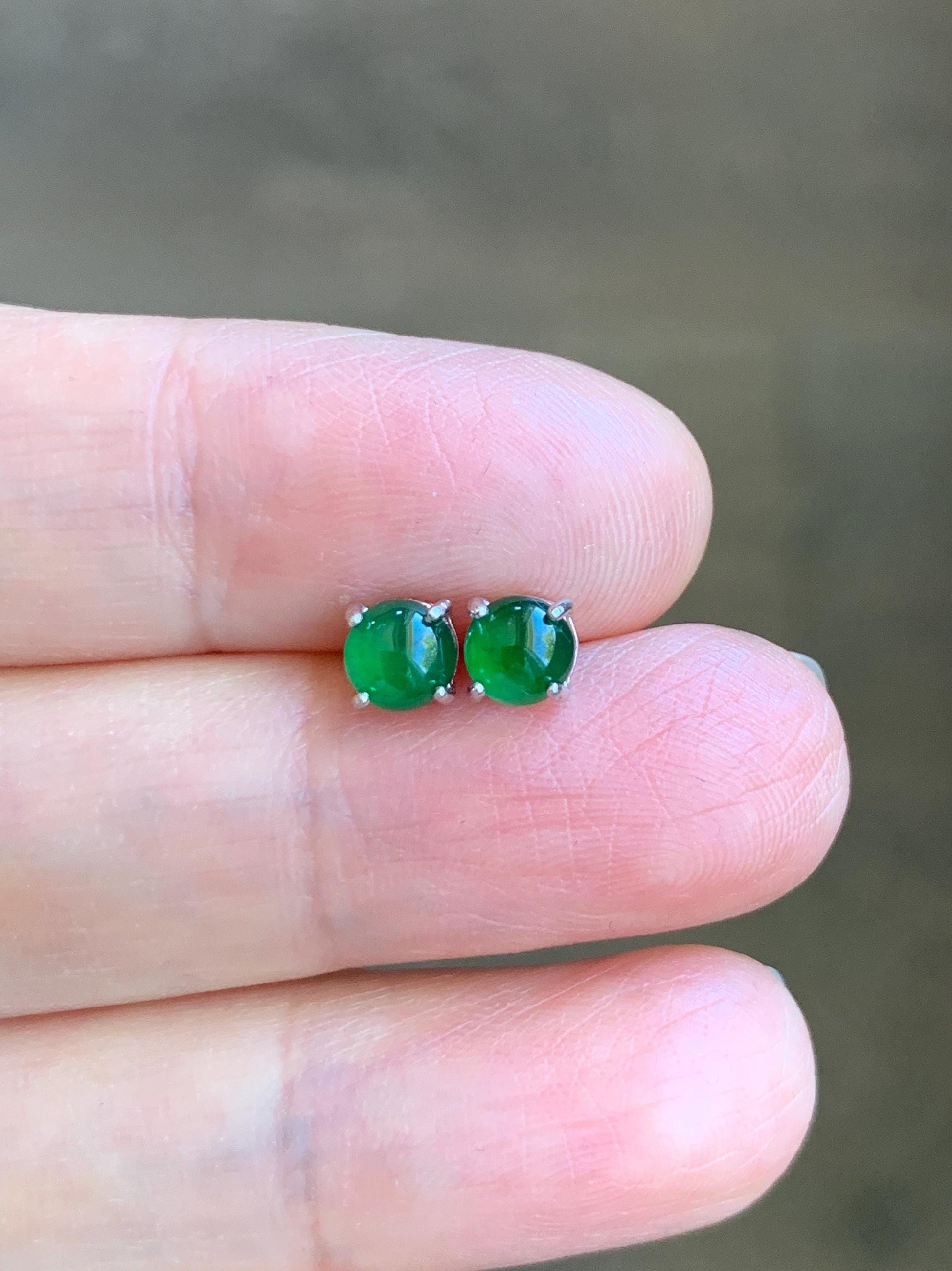 Petite Natural Grade A Guatemalan Icy Translucent Vibrant Green Jade Jadeite Round Stud Earrings Sterling Silver 4.8mm 天然冰危绿翡翠小圆蛋面银镶耳钉 XYW50