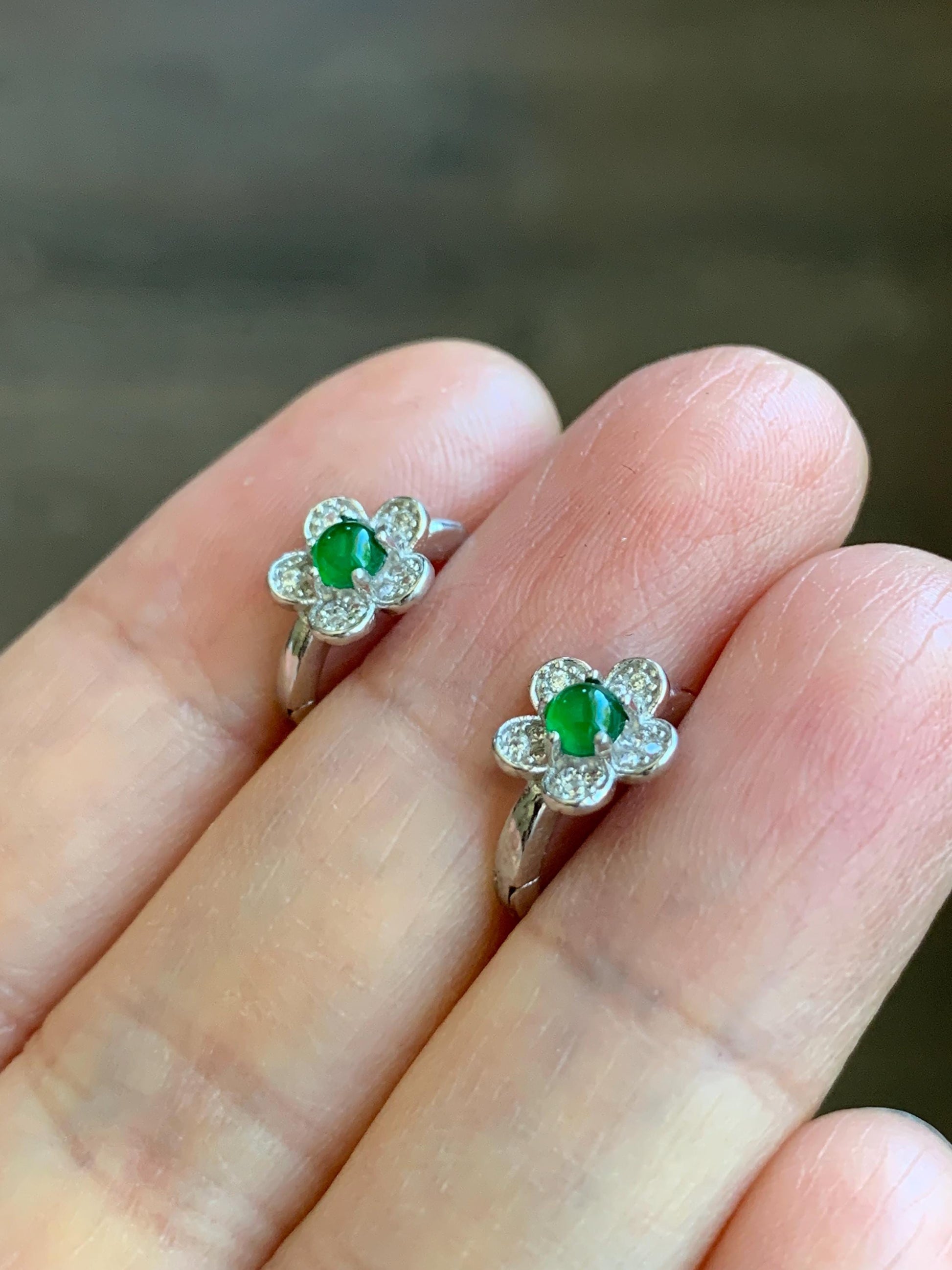 Natural Grade A Guatemalan Icy Translucent Vibrant Green Jade Jadeite Cherry Blossom Hoop Huggie Earrings Sterling Silver 天然冰危绿翡翠梅花款耳包 ZMH68