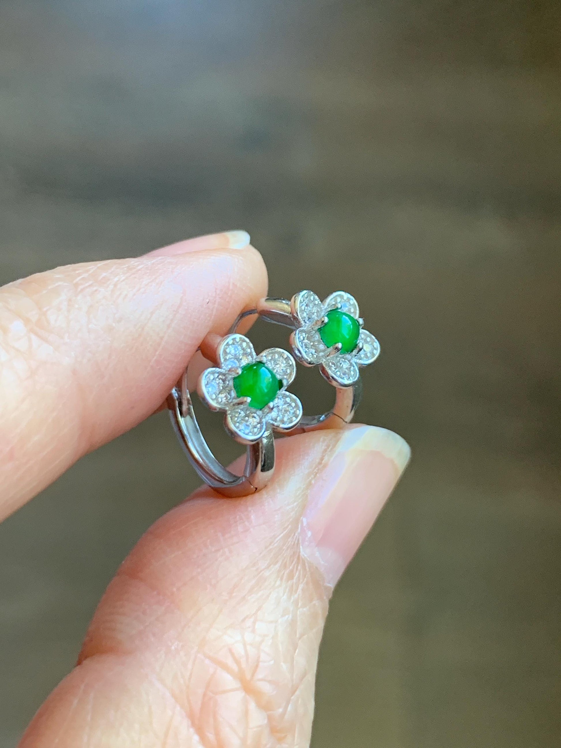Natural Grade A Guatemalan Icy Translucent Vibrant Green Jade Jadeite Cherry Blossom Hoop Huggie Earrings Sterling Silver 天然冰危绿翡翠梅花款耳包 ZMH68