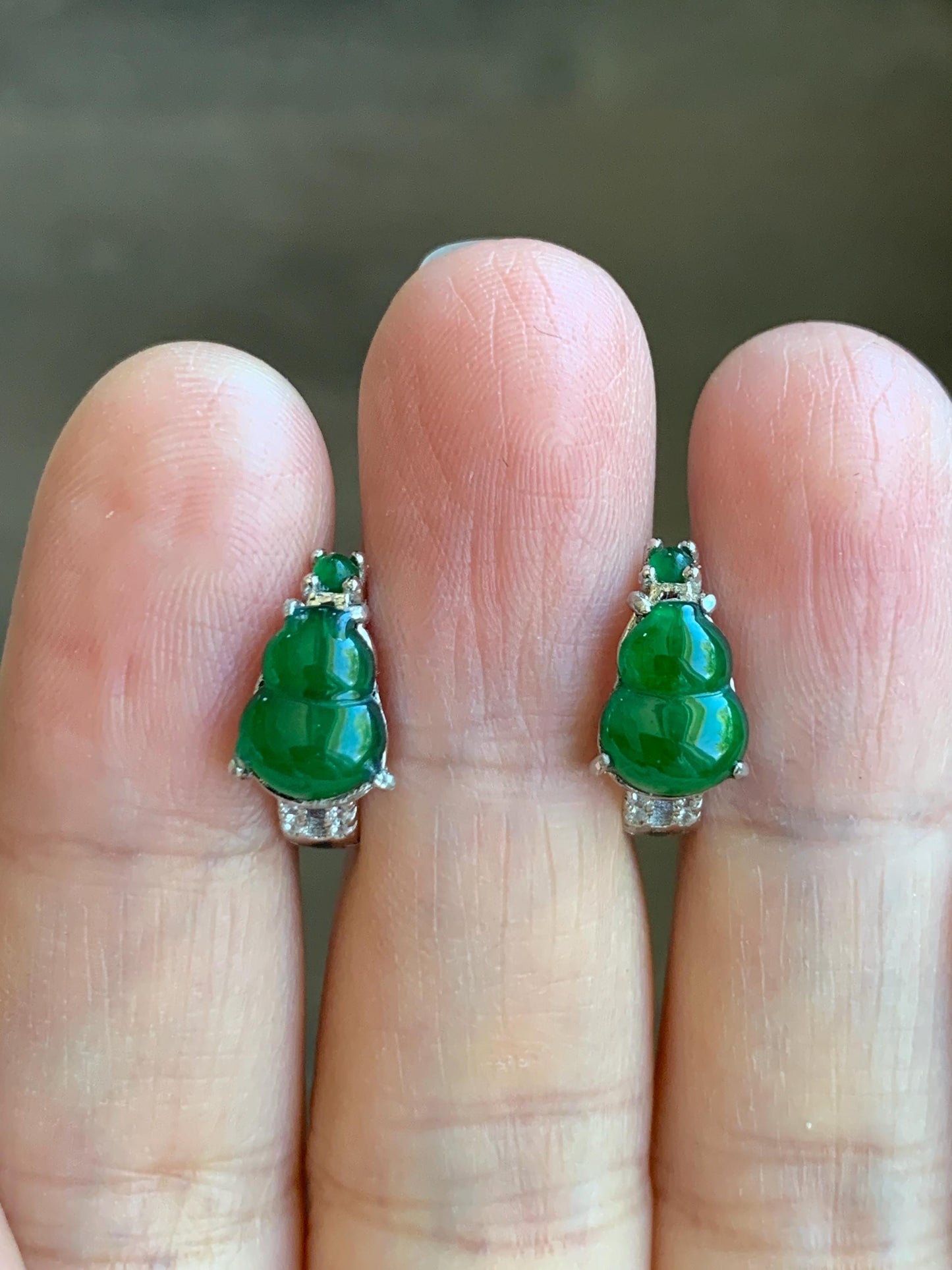 Natural Grade A Guatemalan Icy Translucent Vibrant Green Jade Jadeite Hulu Gourd Huggie Hoop Earrings Sterling Silver 天然冰危绿翡翠葫芦银镶耳包 DHL130