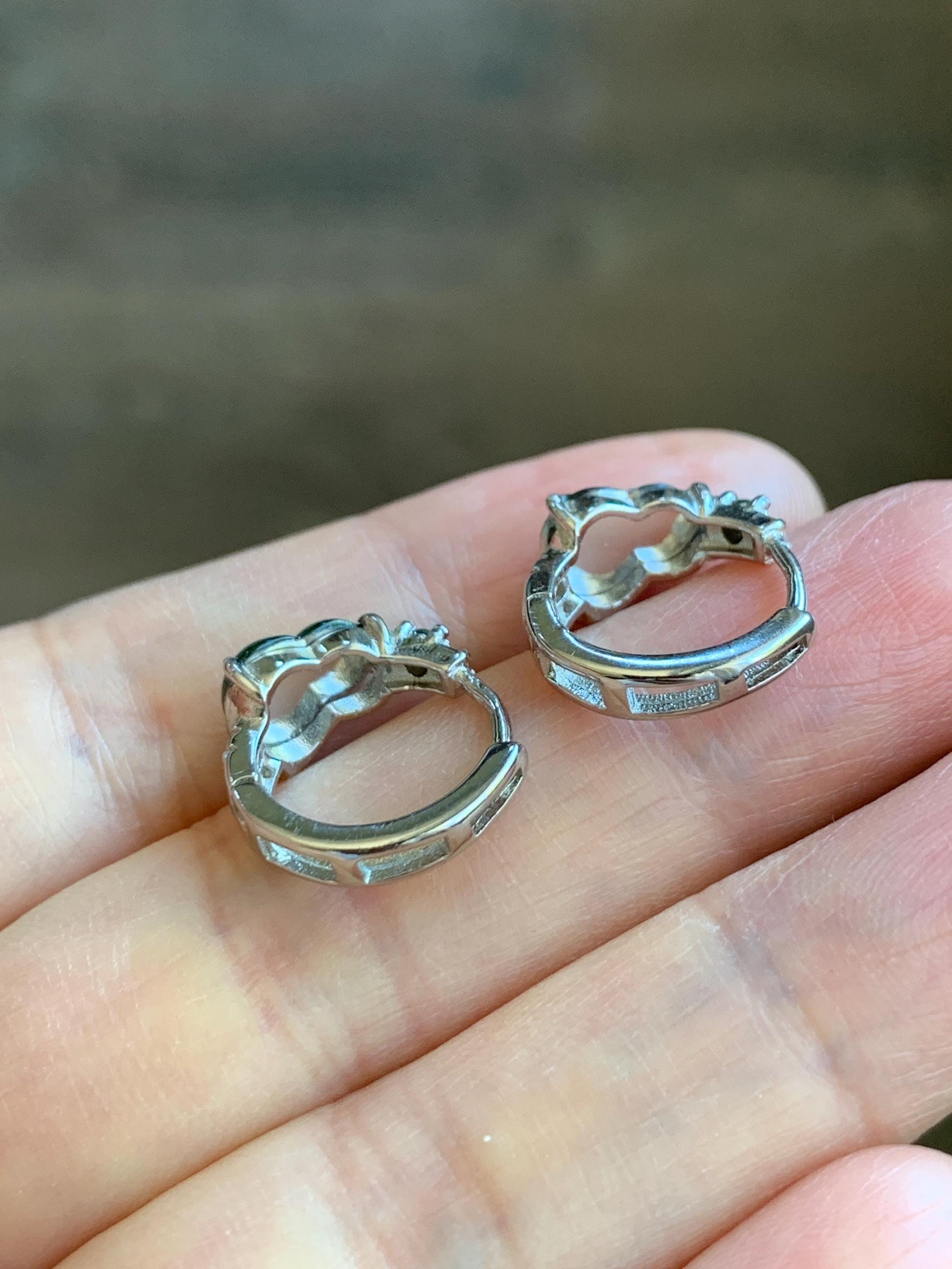 Natural Grade A Guatemalan Icy Translucent Vibrant Green Jade Jadeite Hulu Gourd Huggie Hoop Earrings Sterling Silver 天然冰危绿翡翠葫芦银镶耳包 DHL130
