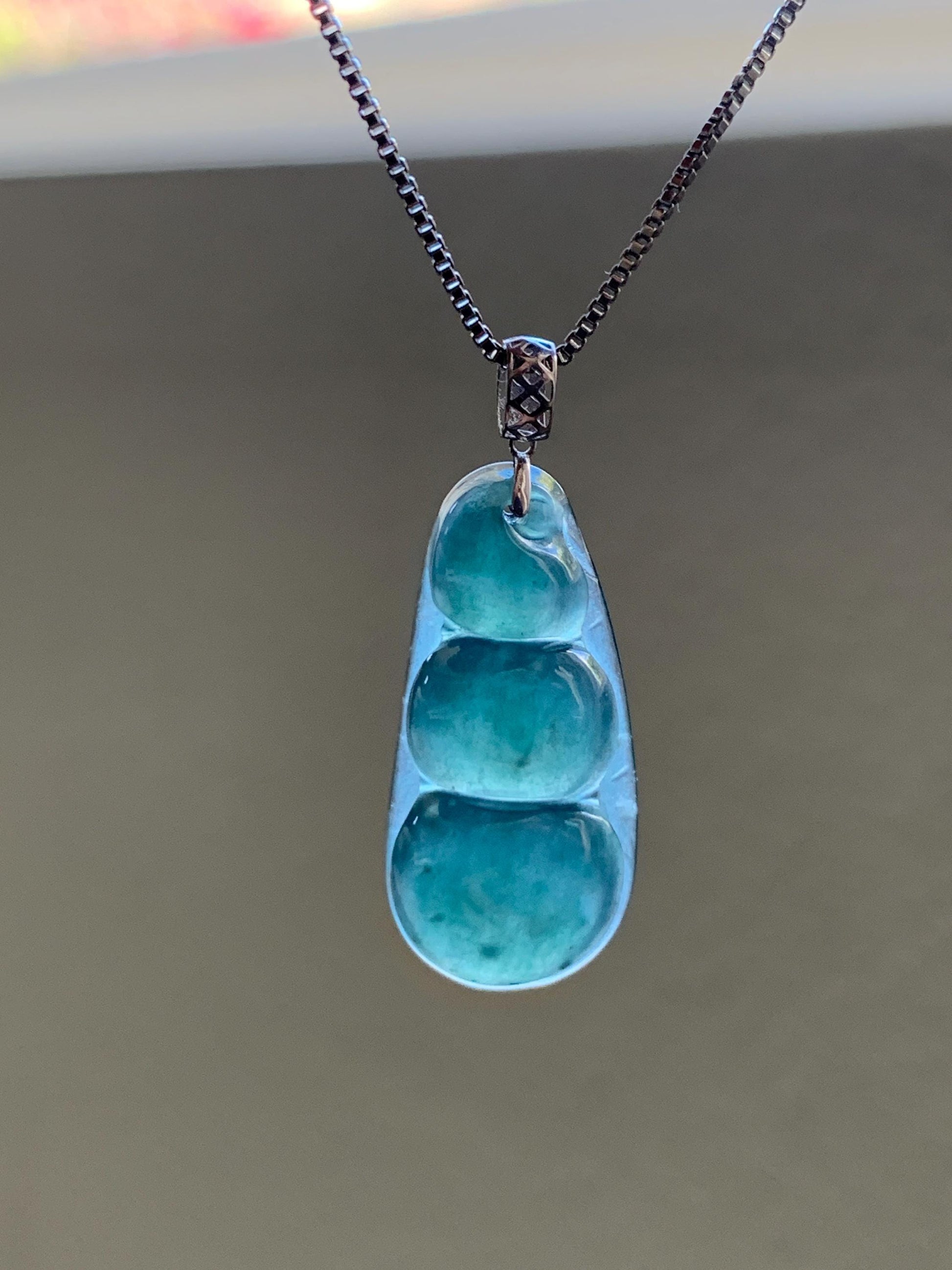 Natural Grade A Guatemalan Icy Translucent Dark Teal Blue Jadeite Carved Peapod Pendant 18K White Gold 天然冰危深蓝绿翡翠福豆镶嵌吊坠 WLD220-E