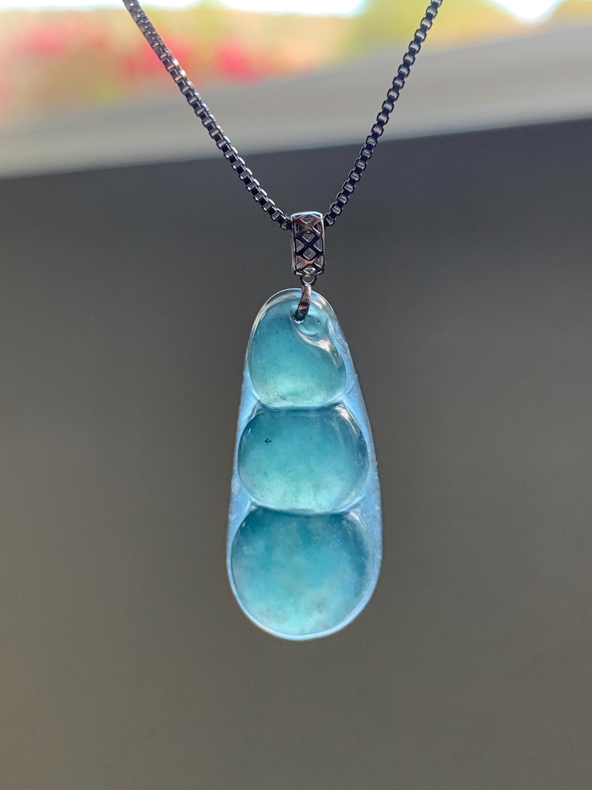 Natural Grade A Guatemalan Icy Translucent Dark Teal Blue Jadeite Carved Peapod Pendant 18K White Gold 天然冰危深蓝绿翡翠福豆镶嵌吊坠 WLD220-D