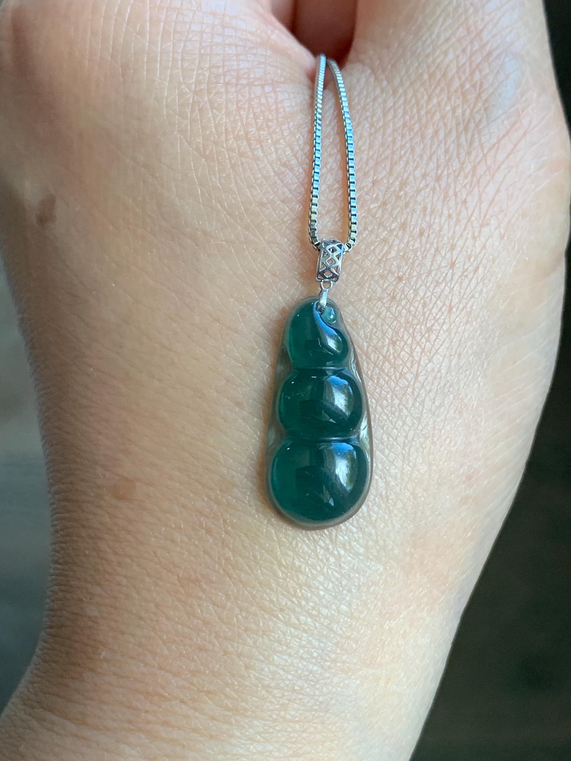 Natural Grade A Guatemalan Icy Translucent Dark Teal Blue Jadeite Carved Peapod Pendant 18K White Gold 天然冰危深蓝绿翡翠福豆镶嵌吊坠 WLD220-C