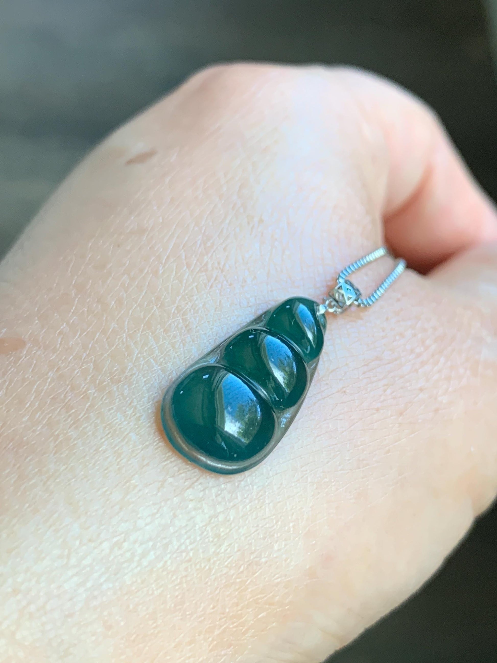 Natural Grade A Guatemalan Icy Translucent Dark Teal Blue Jadeite Carved Peapod Pendant 18K White Gold 天然冰危深蓝绿翡翠福豆镶嵌吊坠 WLD220-C