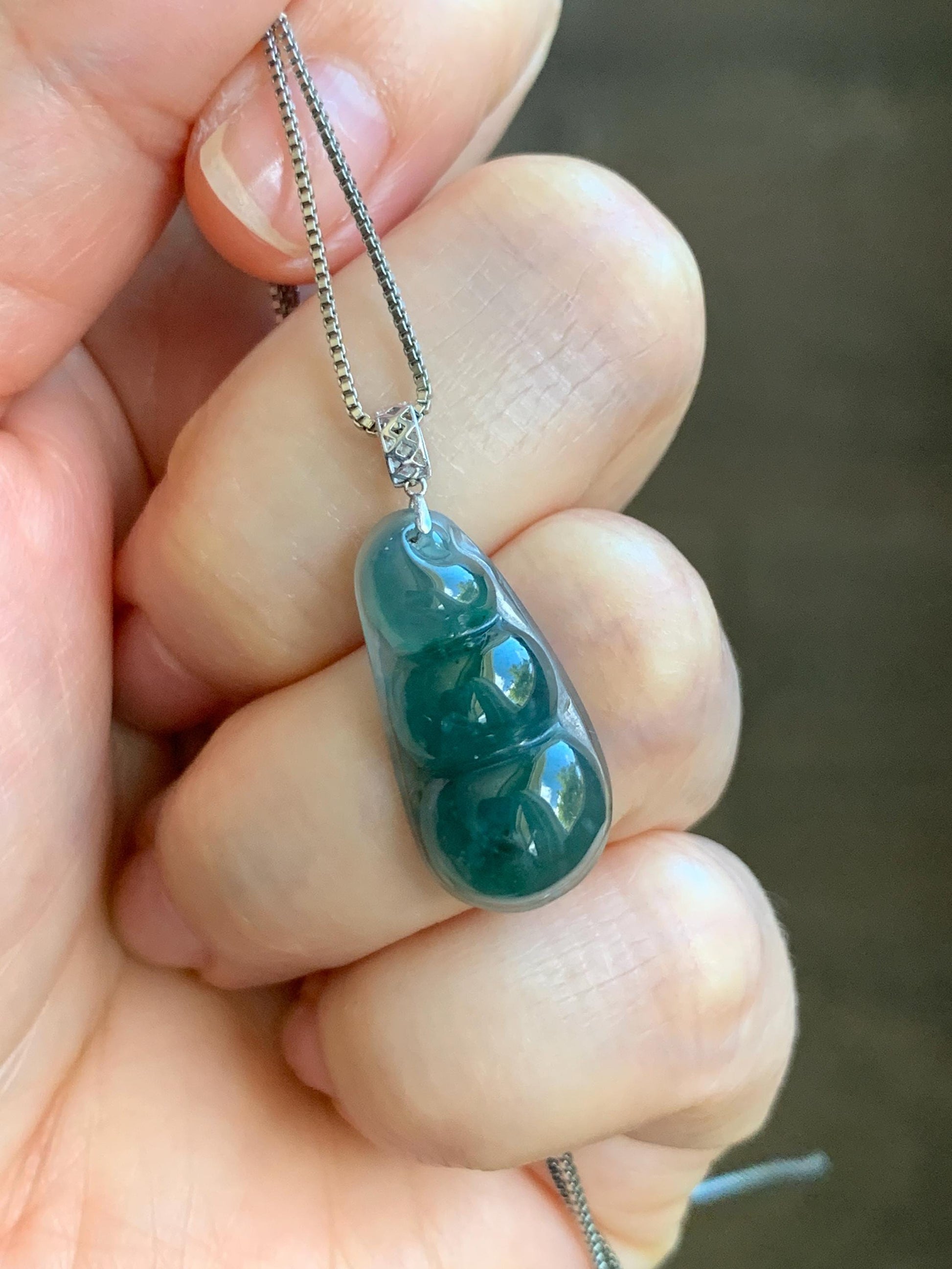 Natural Grade A Guatemalan Icy Translucent Dark Teal Blue Jadeite Carved Peapod Pendant 18K White Gold 天然冰危深蓝绿翡翠福豆镶嵌吊坠 WLD220-B