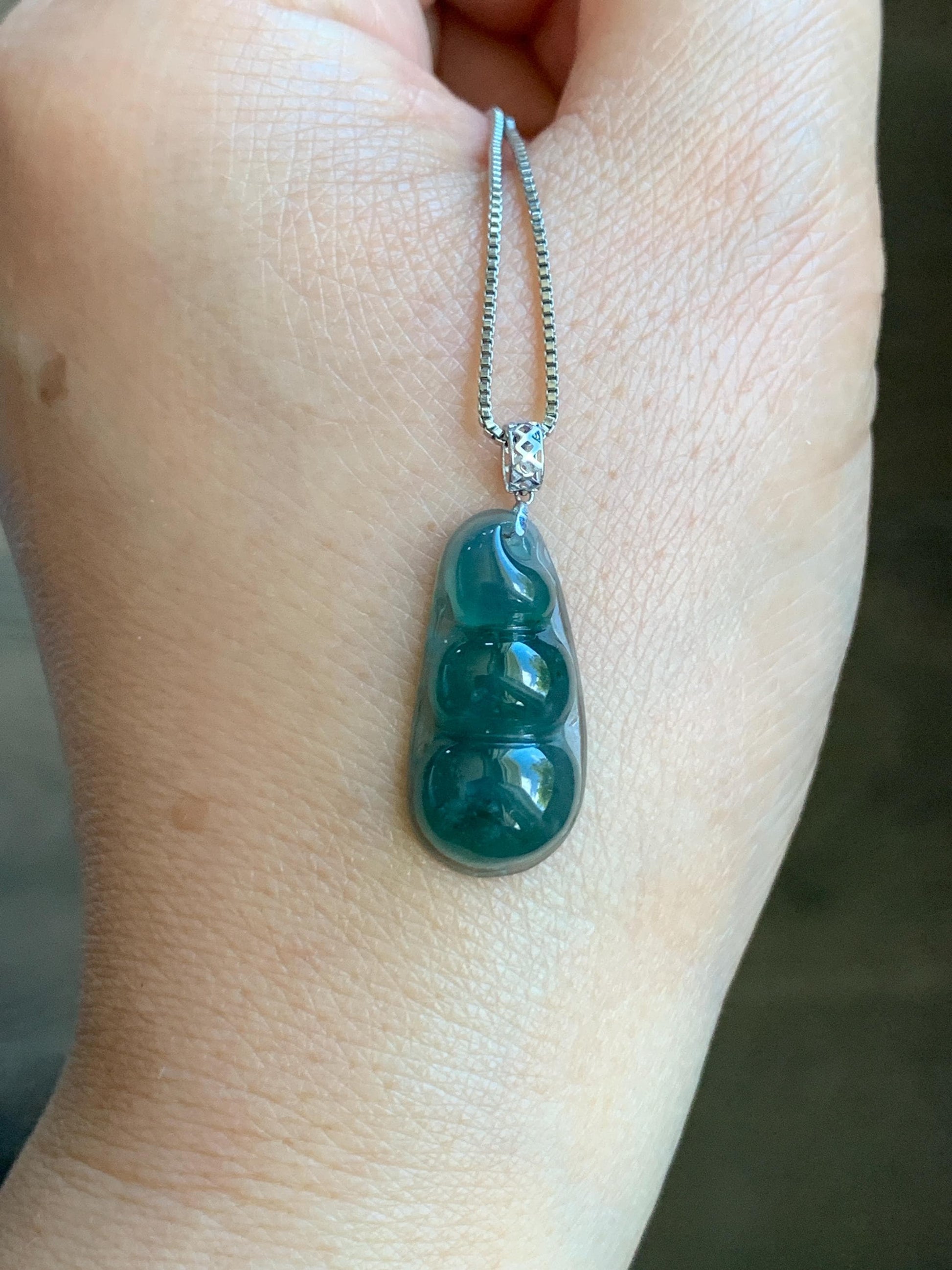 Natural Grade A Guatemalan Icy Translucent Dark Teal Blue Jadeite Carved Peapod Pendant 18K White Gold 天然冰危深蓝绿翡翠福豆镶嵌吊坠 WLD220-B