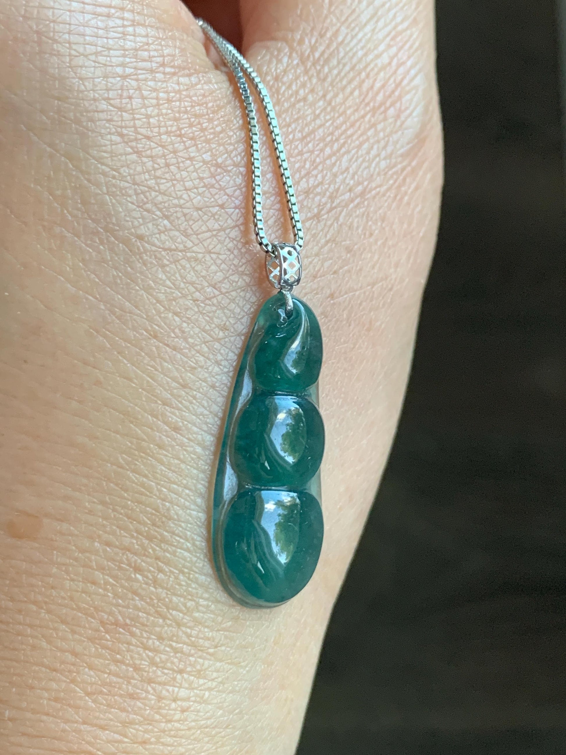 Natural Grade A Guatemalan Icy Translucent Dark Teal Blue Jadeite Carved Peapod Pendant 18K White Gold 天然冰危深蓝绿翡翠福豆镶嵌吊坠 WLD220-A