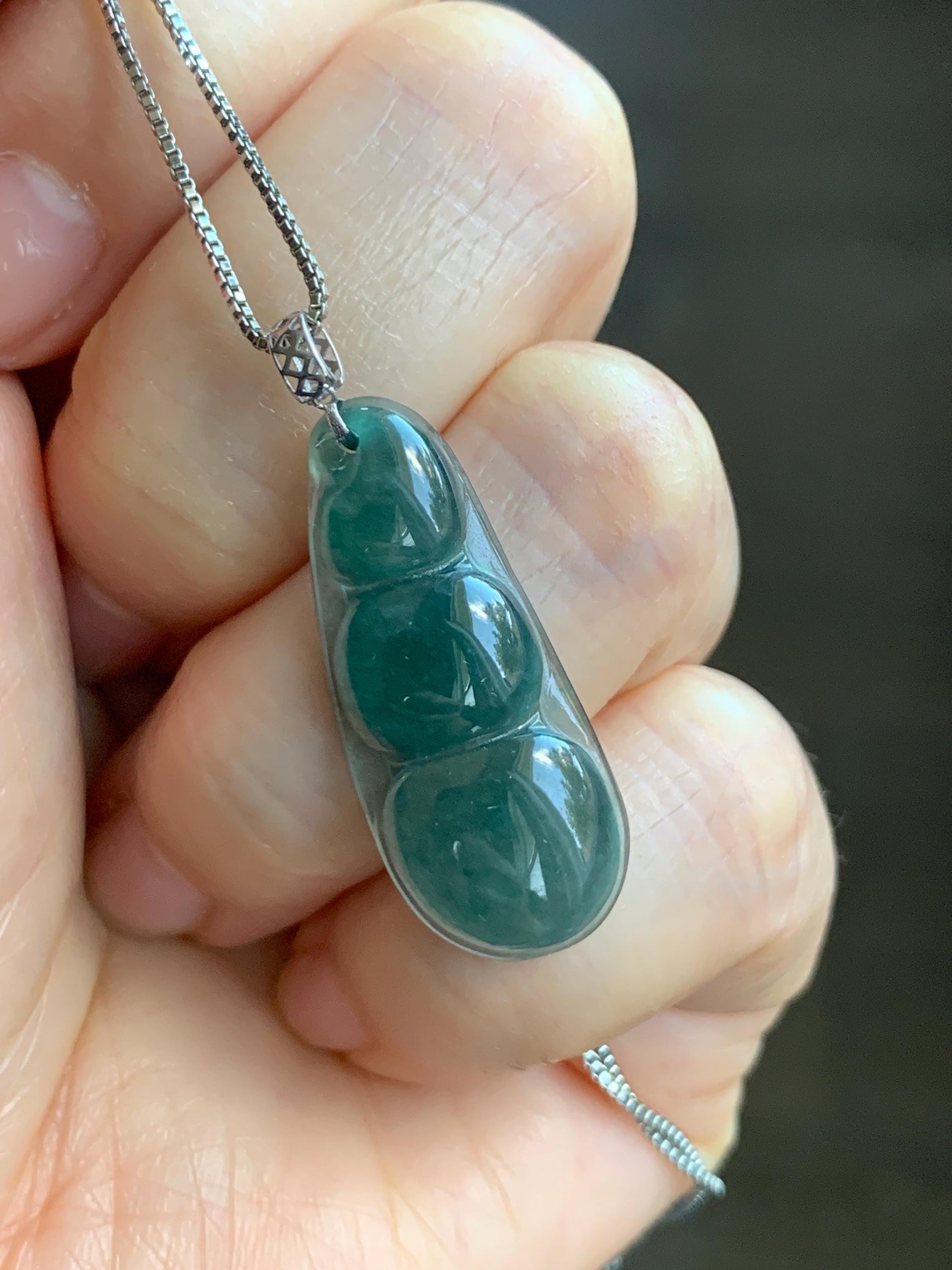 Natural Grade A Guatemalan Icy Translucent Dark Teal Blue Jadeite Carved Peapod Pendant 18K White Gold 天然冰危深蓝绿翡翠福豆镶嵌吊坠 WLD220-A