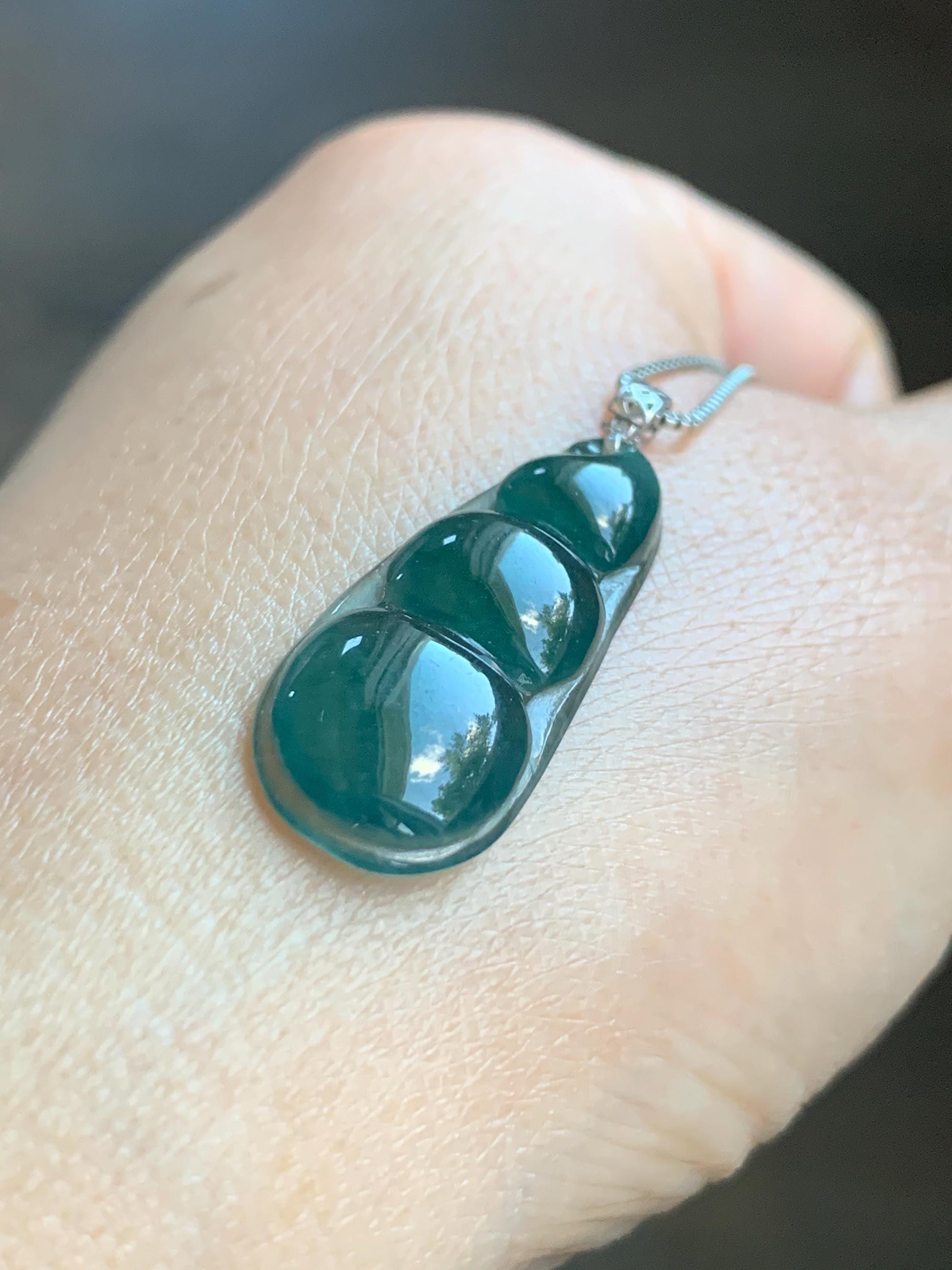 Natural Grade A Guatemalan Icy Translucent Dark Teal Blue Jadeite Carved Peapod Pendant 18K White Gold 天然冰危深蓝绿翡翠福豆镶嵌吊坠 WLD220-A