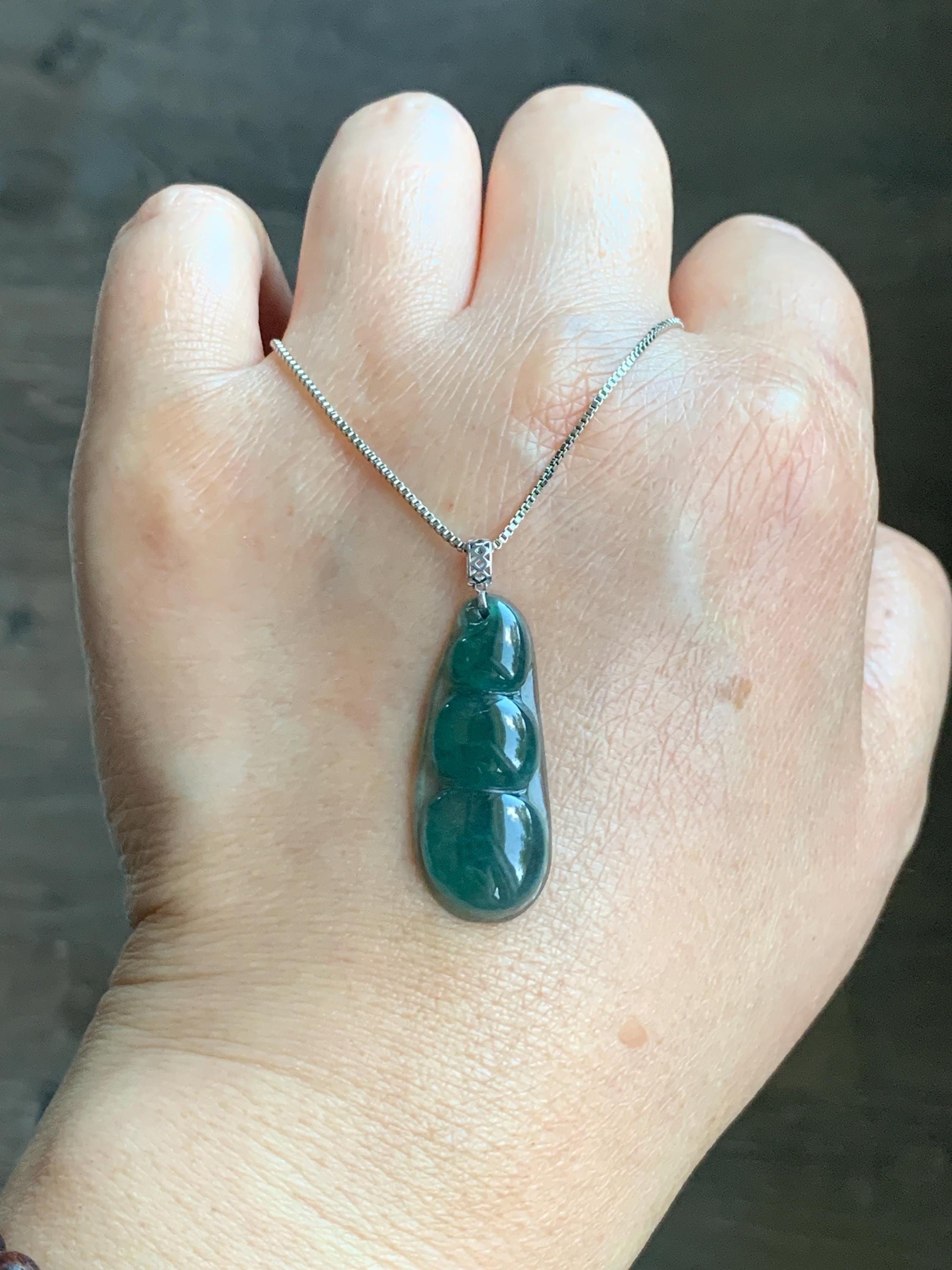Natural Grade A Guatemalan Icy Translucent Dark Teal Blue Jadeite Carved Peapod Pendant 18K White Gold 天然冰危深蓝绿翡翠福豆镶嵌吊坠 WLD220-A