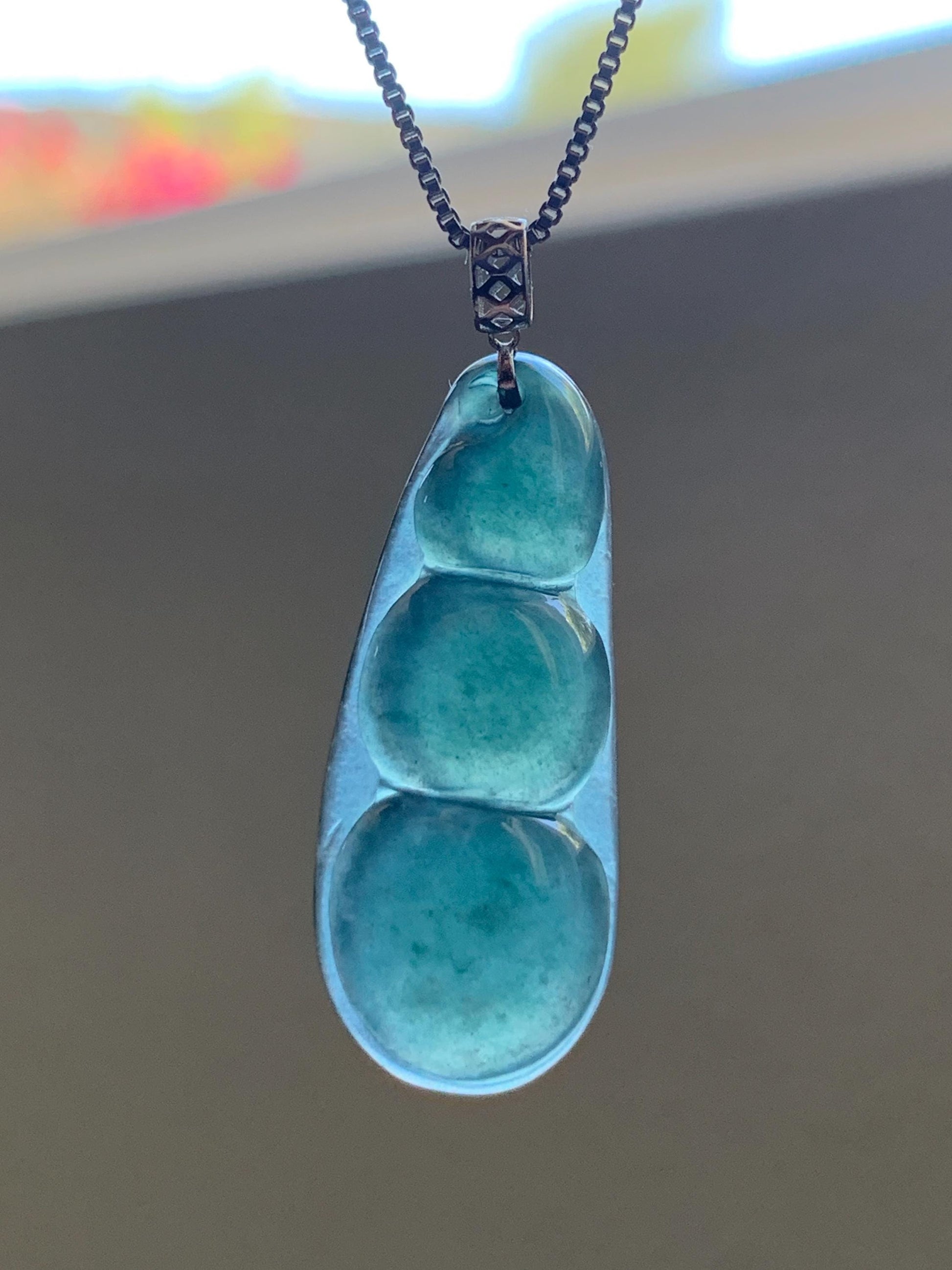 Natural Grade A Guatemalan Icy Translucent Dark Teal Blue Jadeite Carved Peapod Pendant 18K White Gold 天然冰危深蓝绿翡翠福豆镶嵌吊坠 WLD220-A