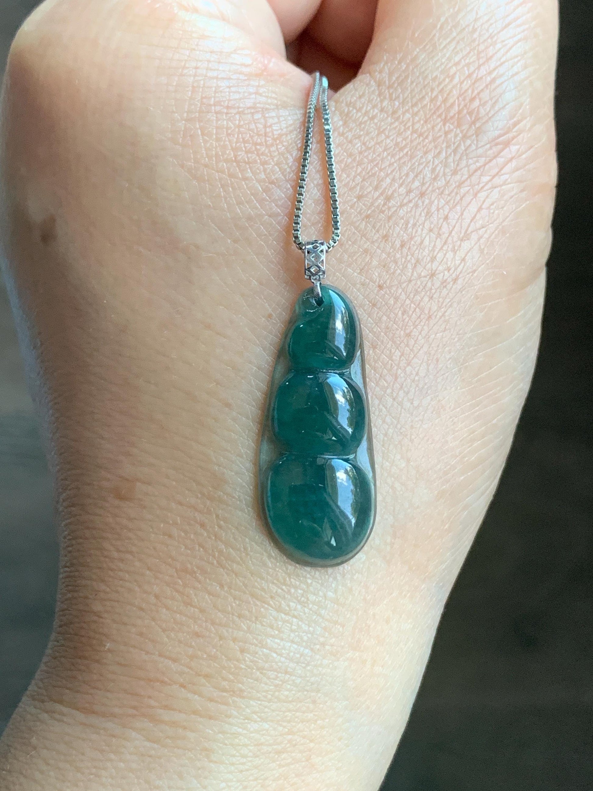 Natural Grade A Guatemalan Icy Translucent Dark Teal Blue Jadeite Carved Peapod Pendant 18K White Gold 天然冰危深蓝绿翡翠福豆镶嵌吊坠 WLD220-A
