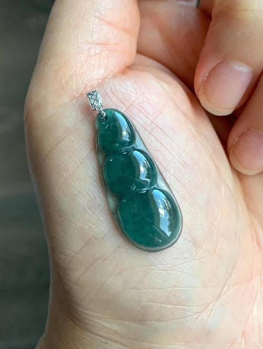 Natural Grade A Guatemalan Icy Translucent Dark Teal Blue Jadeite Carved Peapod Pendant 18K White Gold 天然冰危深蓝绿翡翠福豆镶嵌吊坠 WLD220-A