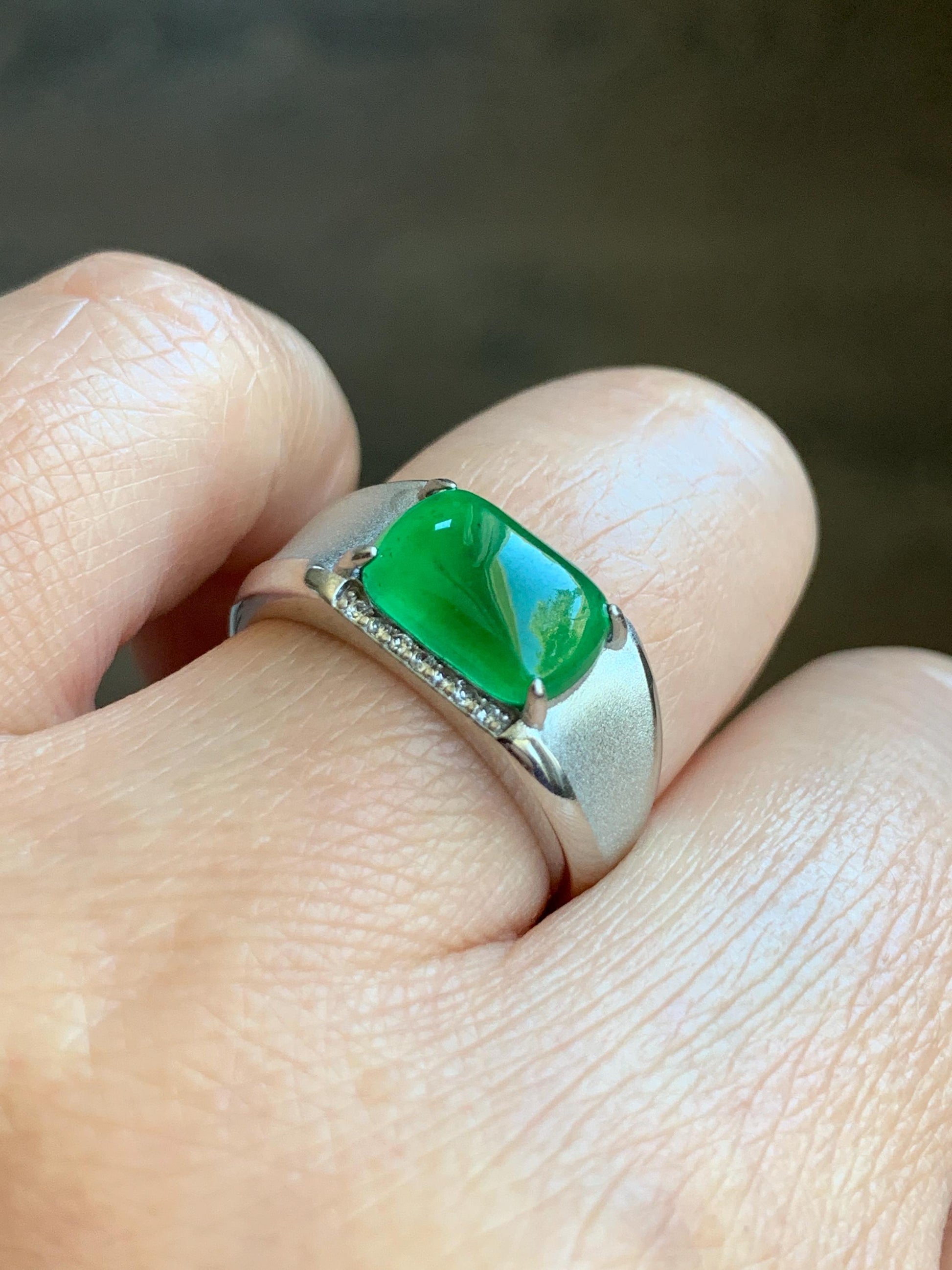 Natural Grade A Guatemalan Icy Translucent Vibrant Green Jadeite Saddle Ring Sterling Silver Size Adjustable 天然冰危绿翡翠马鞍银镶戒指 WLD150C