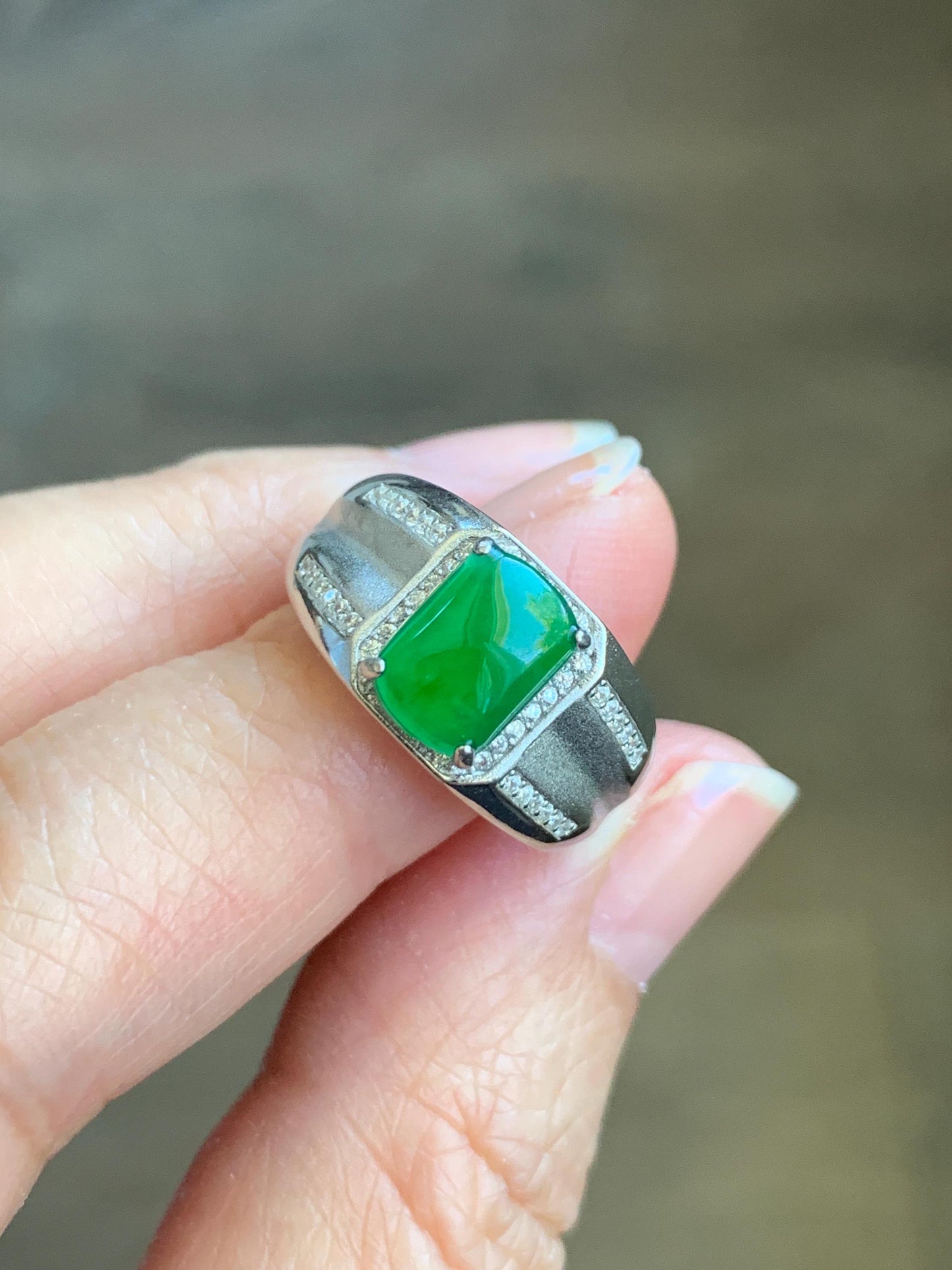 Natural Grade A Guatemalan Icy Translucent Vibrant Green Jadeite Saddle Ring Sterling Silver Size Adjustable 天然冰危绿翡翠马鞍银镶戒指 WLD150B