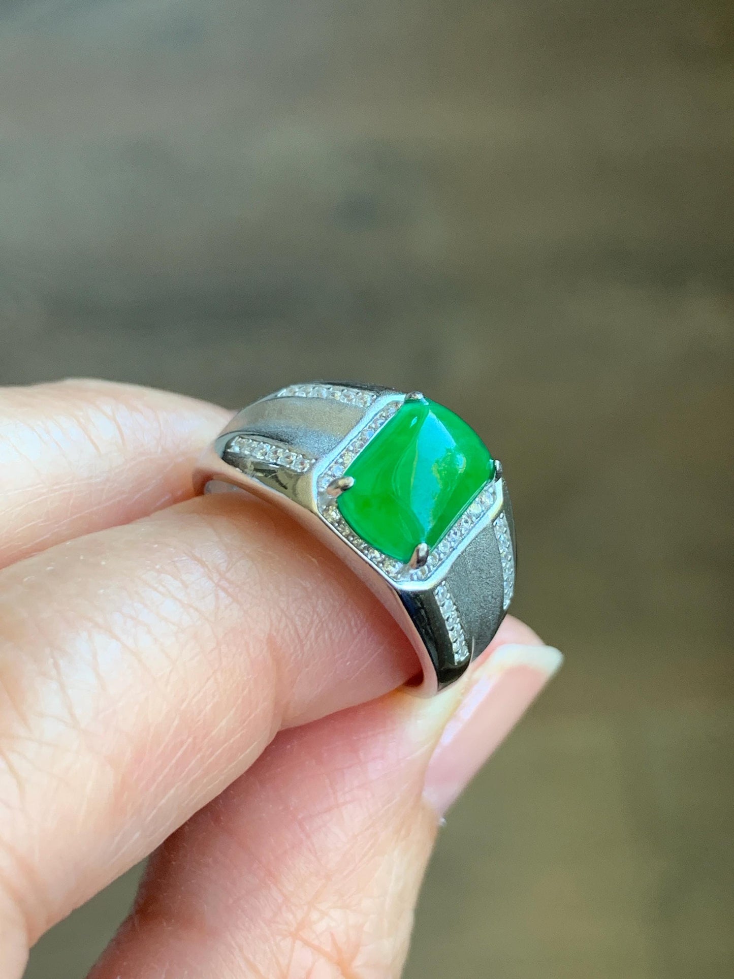 Natural Grade A Guatemalan Icy Translucent Vibrant Green Jadeite Saddle Ring Sterling Silver Size Adjustable 天然冰危绿翡翠马鞍银镶戒指 WLD150B
