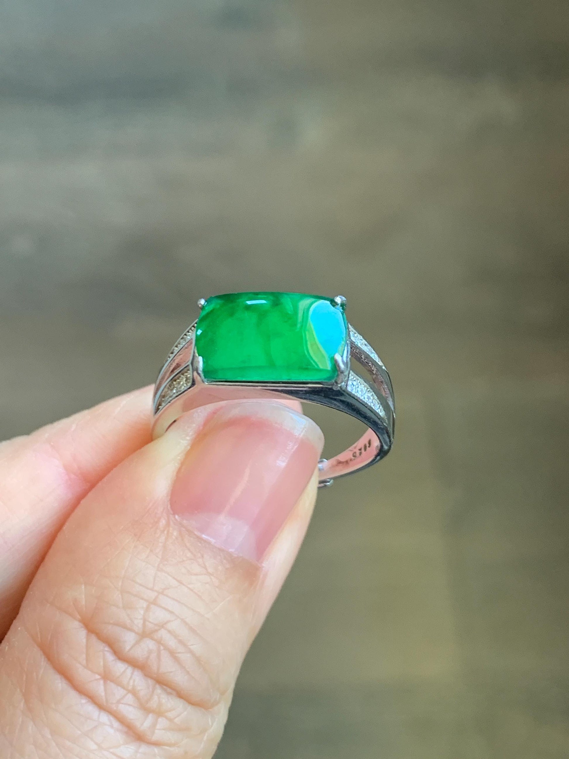 Natural Grade A Guatemalan Icy Translucent Vibrant Green Jadeite Saddle Ring Sterling Silver Size Adjustable 天然冰危绿翡翠马鞍银镶戒指 WLD150E