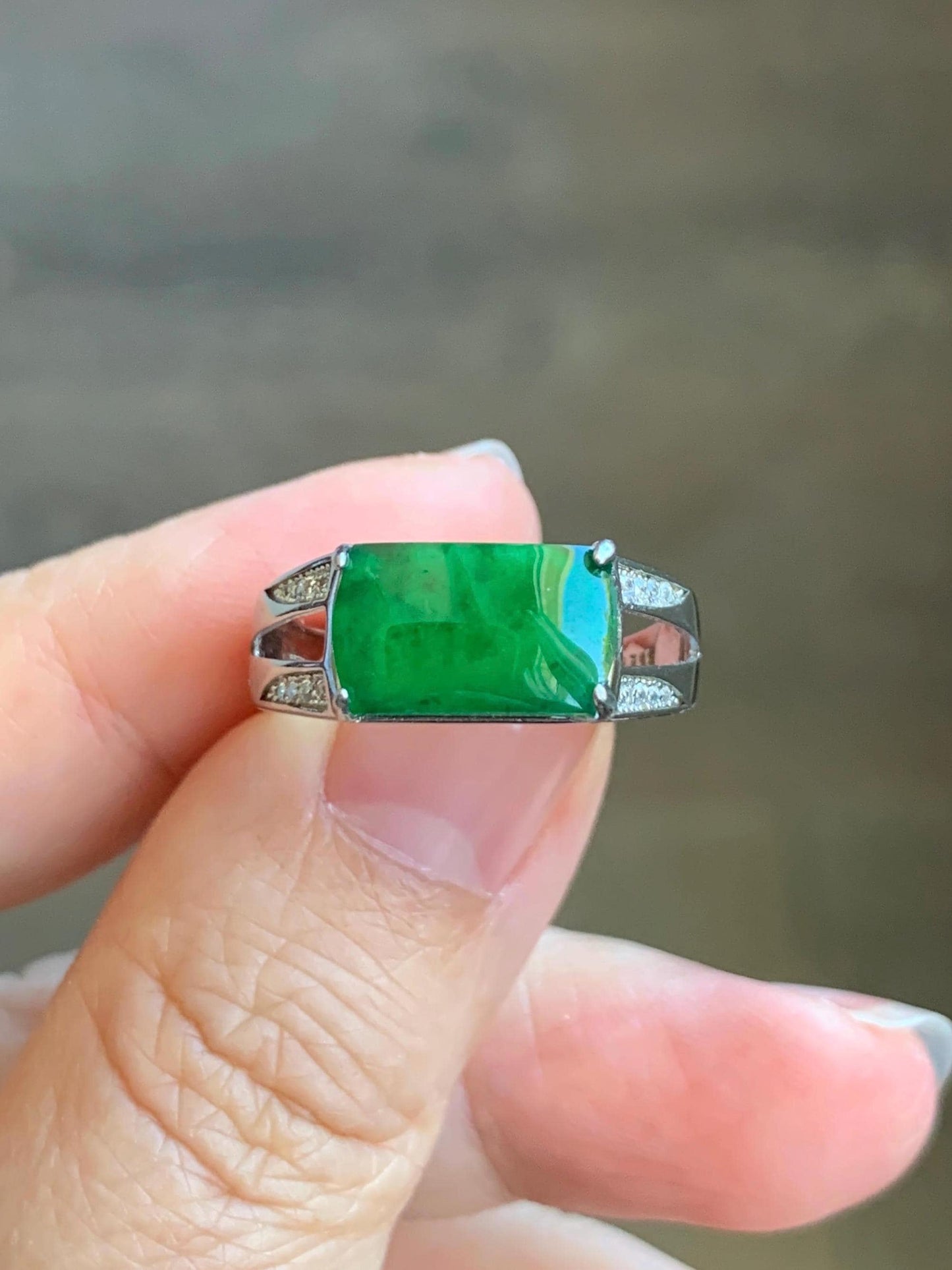 Natural Grade A Guatemalan Icy Translucent Vibrant Green Jadeite Saddle Ring Sterling Silver Size Adjustable 天然冰危绿翡翠马鞍银镶戒指 WLD150E