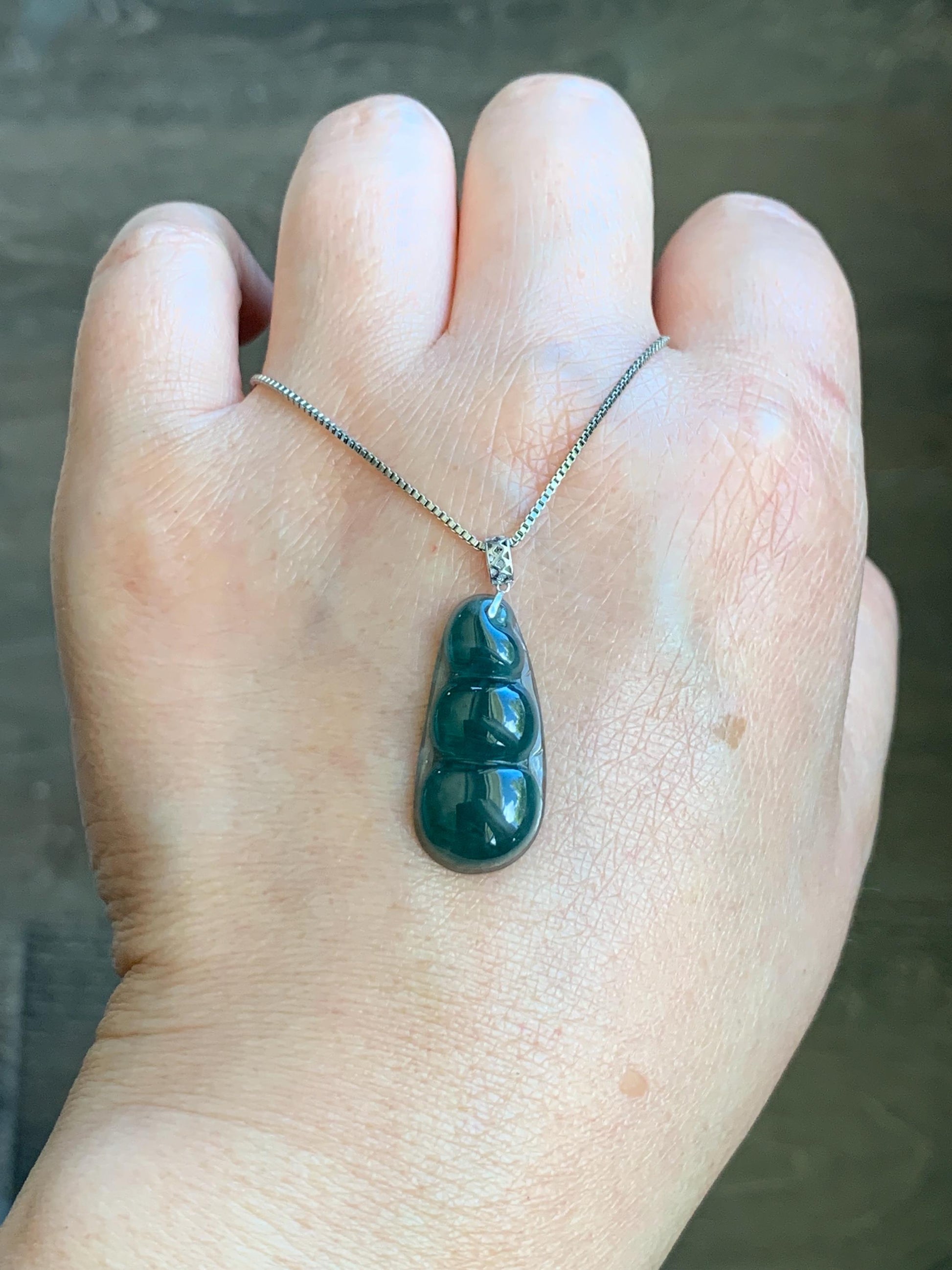 Natural Grade A Guatemalan Icy Translucent Dark Teal Blue Jadeite Carved Peapod Pendant 18K White Gold 天然冰危深蓝绿翡翠福豆镶嵌吊坠 WLD220-E