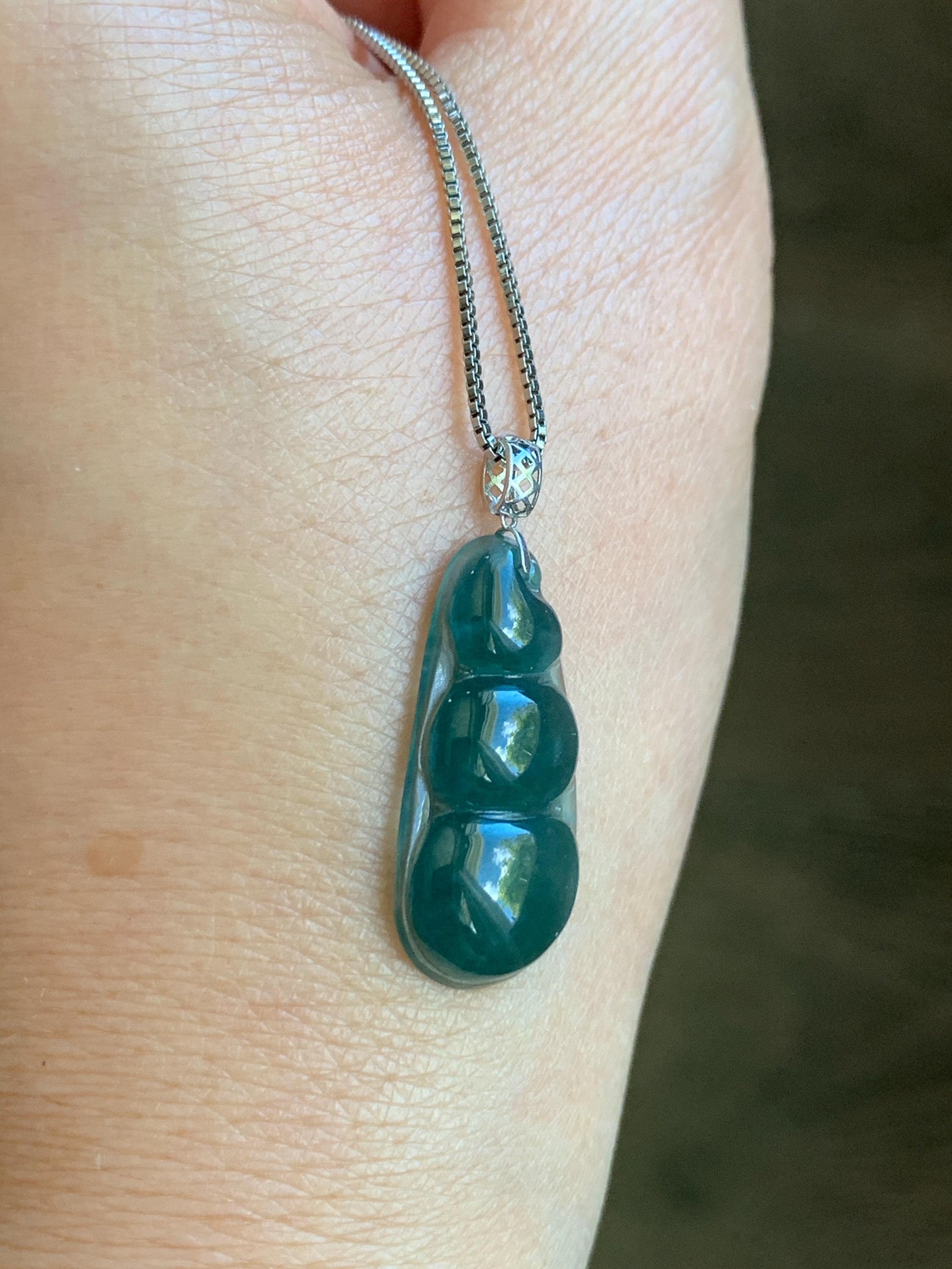 Natural Grade A Guatemalan Icy Translucent Dark Teal Blue Jadeite Carved Peapod Pendant 18K White Gold 天然冰危深蓝绿翡翠福豆镶嵌吊坠 WLD220-E