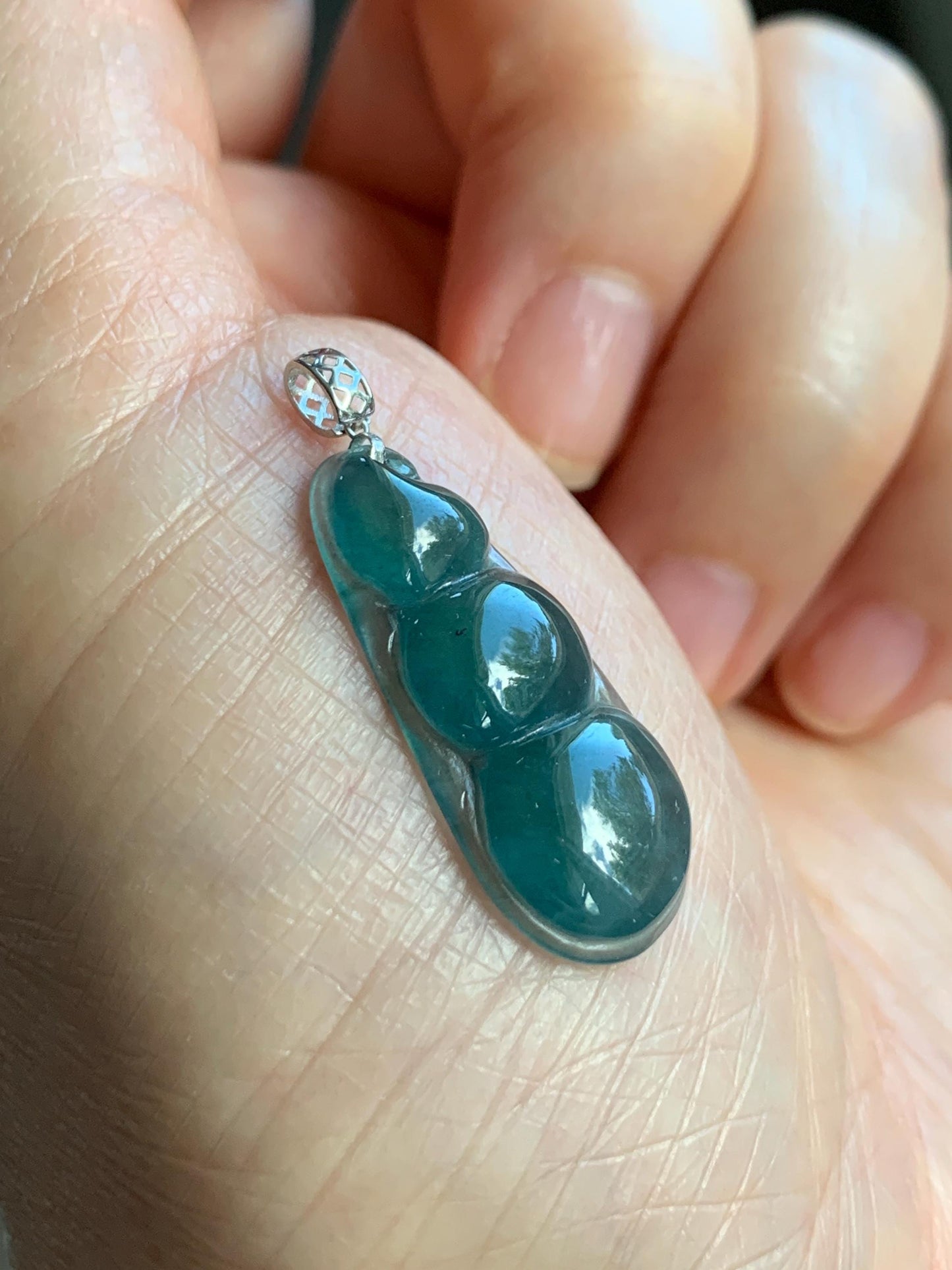 Natural Grade A Guatemalan Icy Translucent Dark Teal Blue Jadeite Carved Peapod Pendant 18K White Gold 天然冰危深蓝绿翡翠福豆镶嵌吊坠 WLD220-D