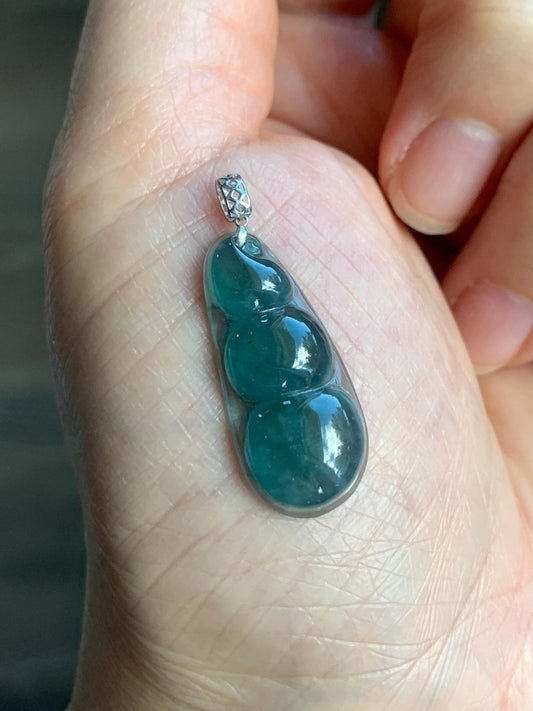 Natural Grade A Guatemalan Icy Translucent Dark Teal Blue Jadeite Carved Peapod Pendant 18K White Gold 天然冰危深蓝绿翡翠福豆镶嵌吊坠 WLD220-D