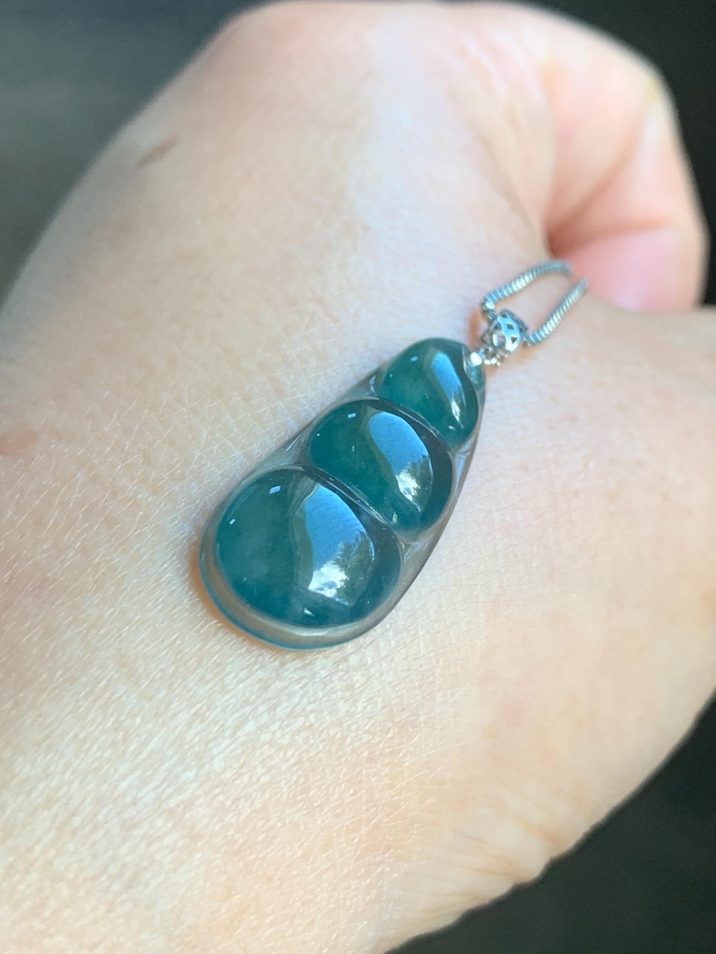 Natural Grade A Guatemalan Icy Translucent Dark Teal Blue Jadeite Carved Peapod Pendant 18K White Gold 天然冰危深蓝绿翡翠福豆镶嵌吊坠 WLD220-D