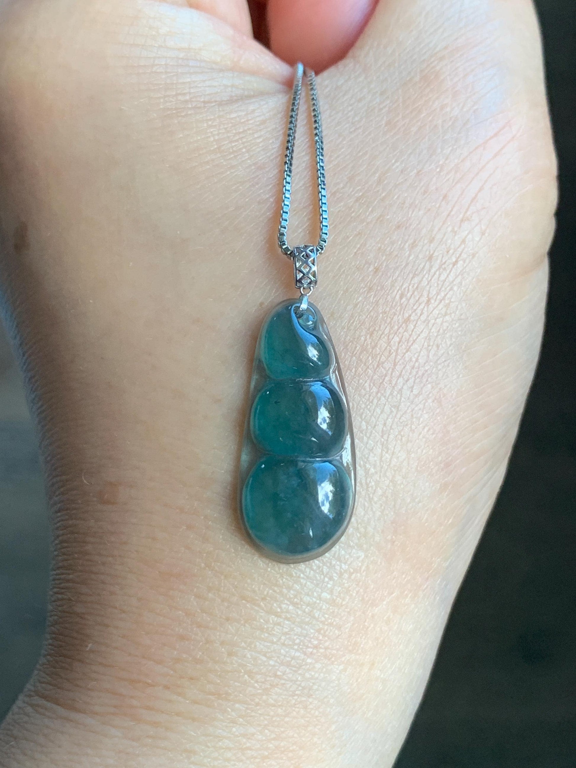 Natural Grade A Guatemalan Icy Translucent Dark Teal Blue Jadeite Carved Peapod Pendant 18K White Gold 天然冰危深蓝绿翡翠福豆镶嵌吊坠 WLD220-D