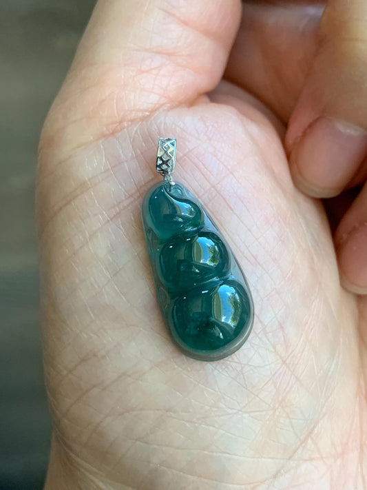 Natural Grade A Guatemalan Icy Translucent Dark Teal Blue Jadeite Carved Peapod Pendant 18K White Gold 天然冰危深蓝绿翡翠福豆镶嵌吊坠 WLD220-B