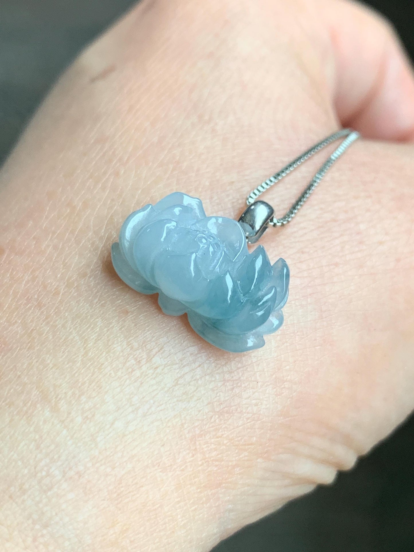 Natural Grade A Icy Translucent Gelatinous Blue Marbled Jade Jadeite Lotus Flower Pendant 18K White Gold Bail 天然冰胶飘蓝花翡翠莲花镶嵌吊坠 BLH-242