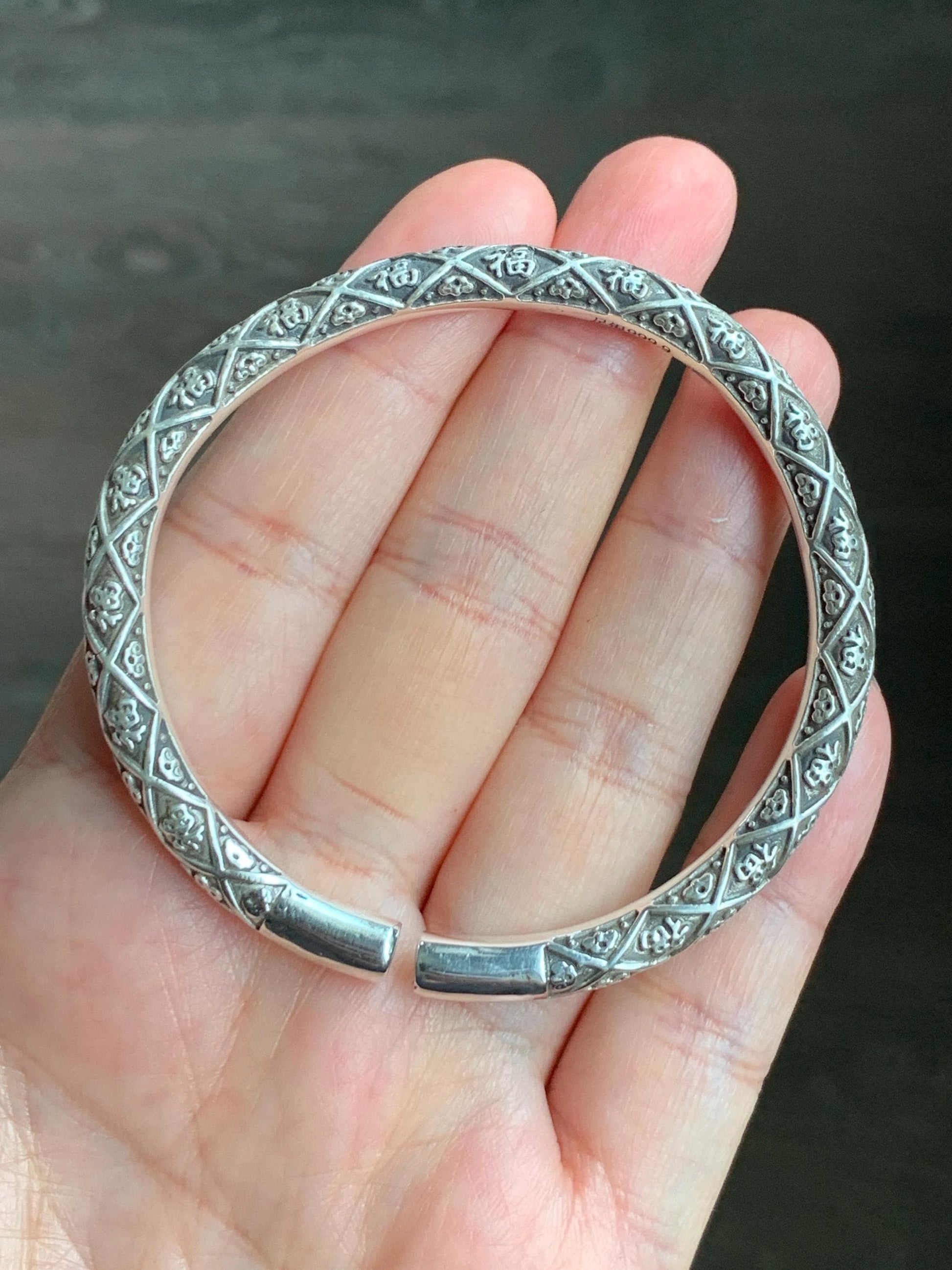 Solid 999 Sterling Silver Open Bangle Bracelet Chinese Knots & Happiness Engraving 40 grams Adjustable 纯足银999中国结福字开口手镯