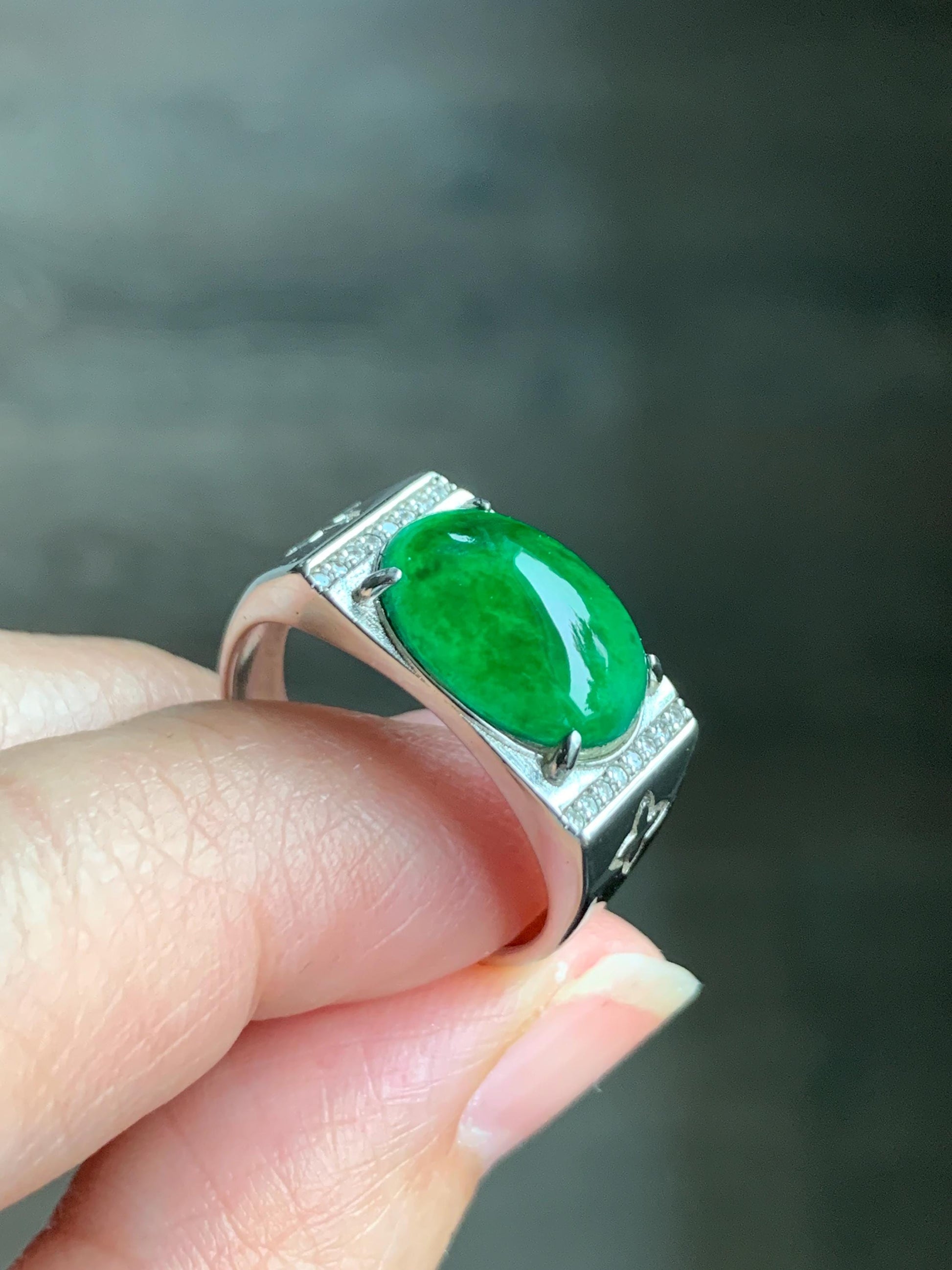 Natural Grade A Icy Translucent Vibrant Green Jadeite Oval Cabochon Solitaire Ring Sterling Silver Size 8.5 Adjustable 天然冰危绿翡翠蛋面银镶戒指 WLT150