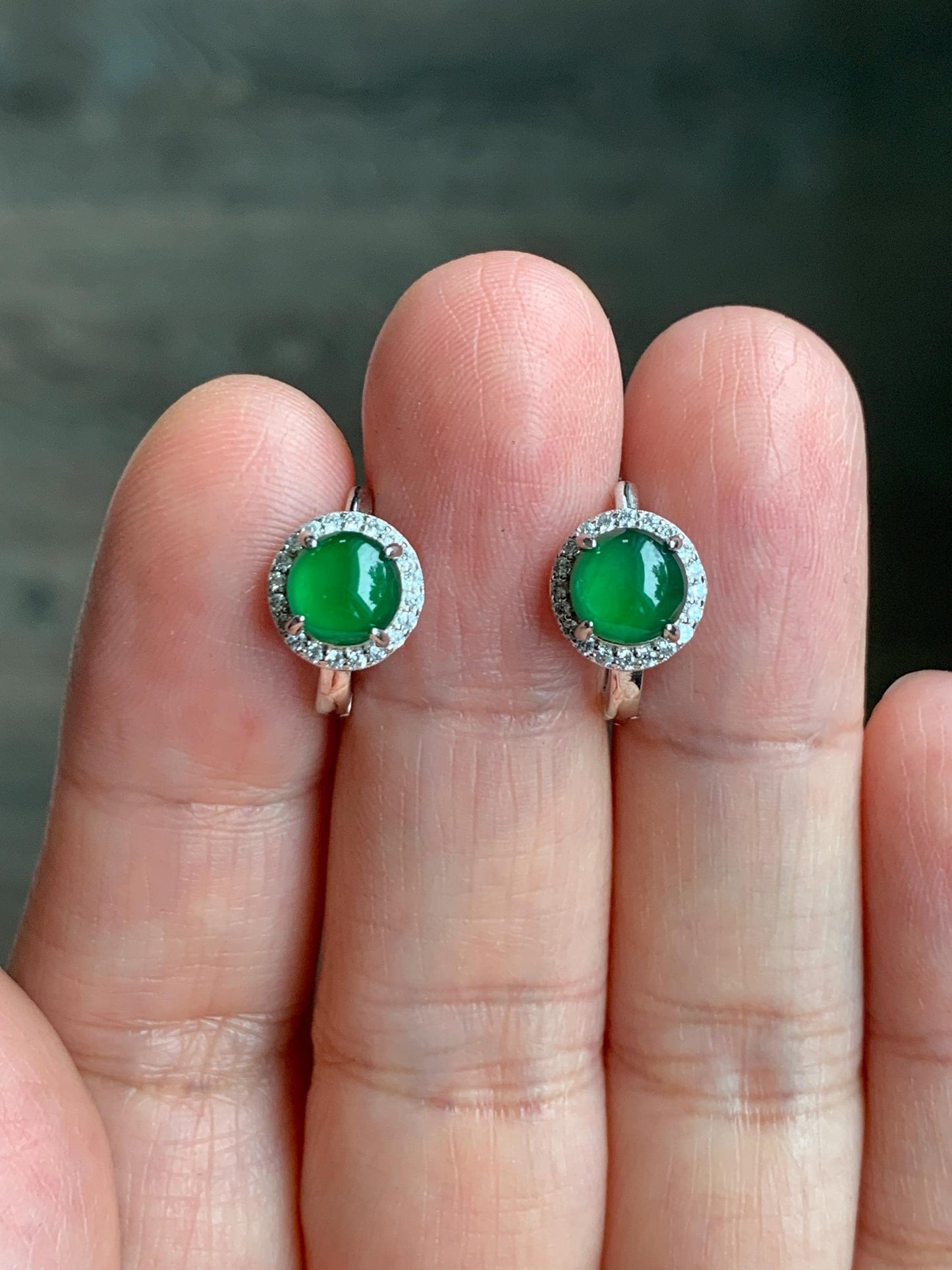 Natural Grade A Guatemalan Icy Translucent Vibrant Green Jade Jadeite Halo Style Huggie Hoop Earrings Sterling Silver 天然冰危绿翡翠镶嵌耳包 LEB128
