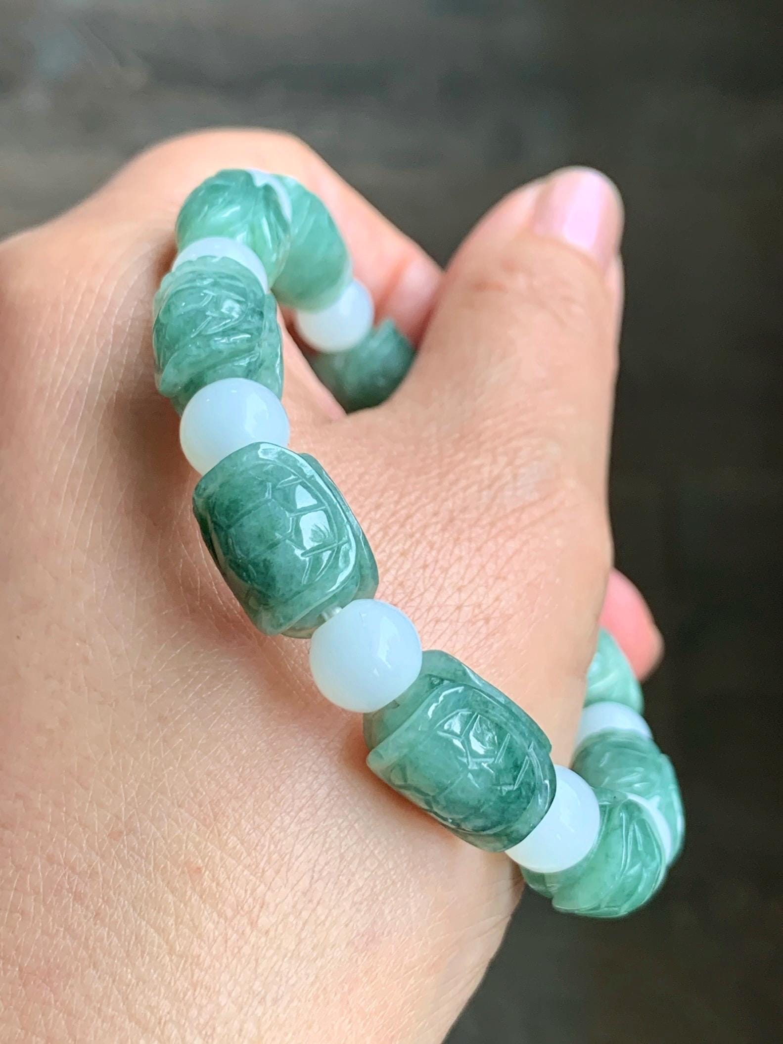 Natural Grade A Translucent Dusty Green Jade Jadeite Carved Turtle Shell Charm Beaded Bracelet 7.75” 36g Stretchy 天然糯种豆绿翡翠富甲玛瑙手串 FJL336