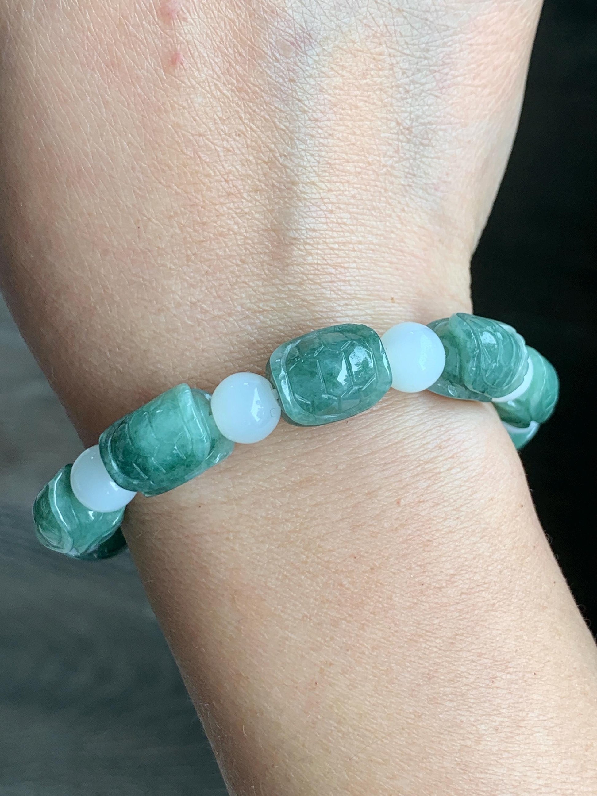 Natural Grade A Translucent Dusty Green Jade Jadeite Carved Turtle Shell Charm Beaded Bracelet 7.75” 36g Stretchy 天然糯种豆绿翡翠富甲玛瑙手串 FJL336
