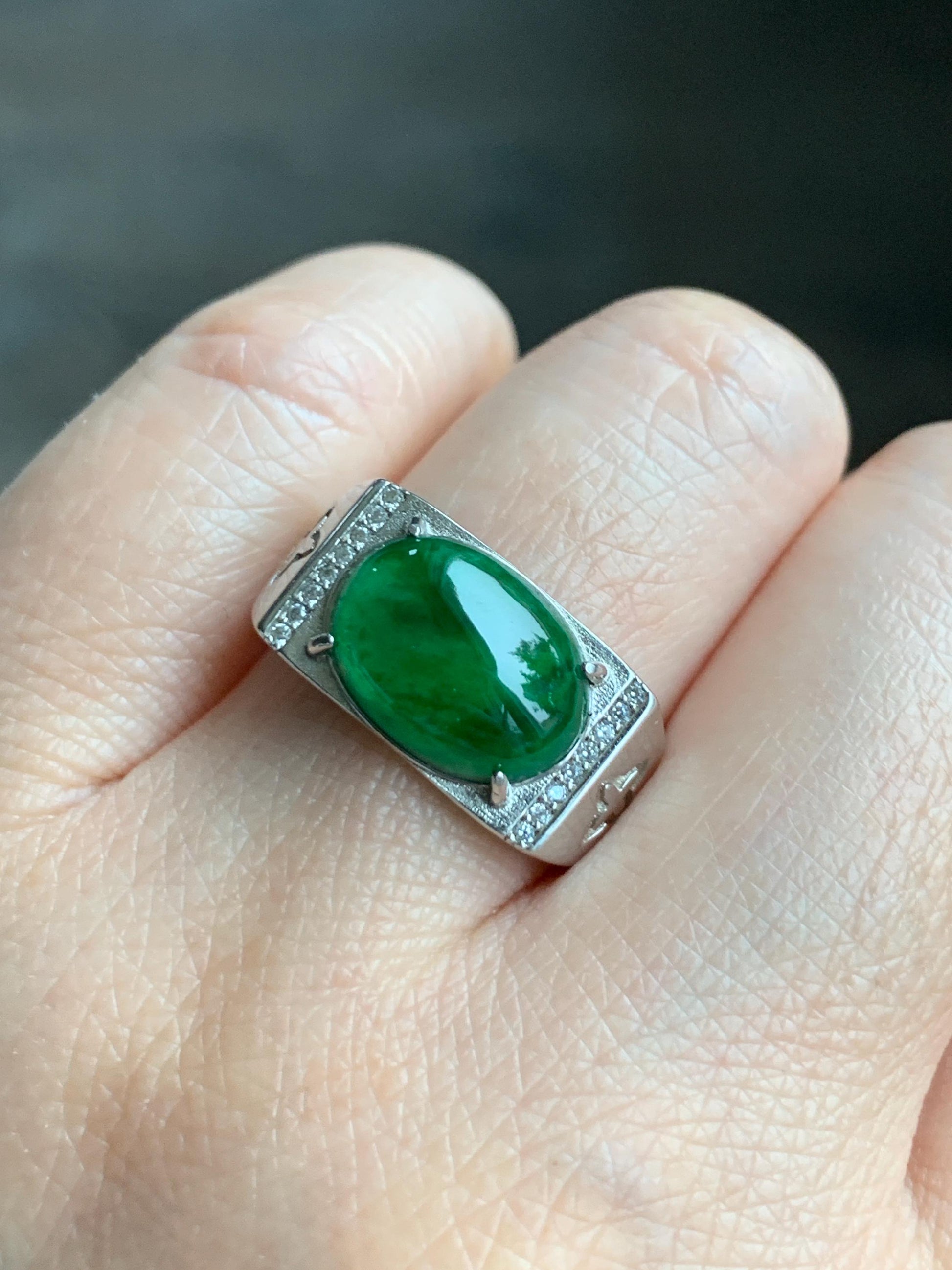 Natural Grade A Icy Translucent Vibrant Green Jadeite Oval Cabochon Solitaire Ring Sterling Silver Size 8.5 Adjustable 天然冰危绿翡翠蛋面银镶戒指 WLT150