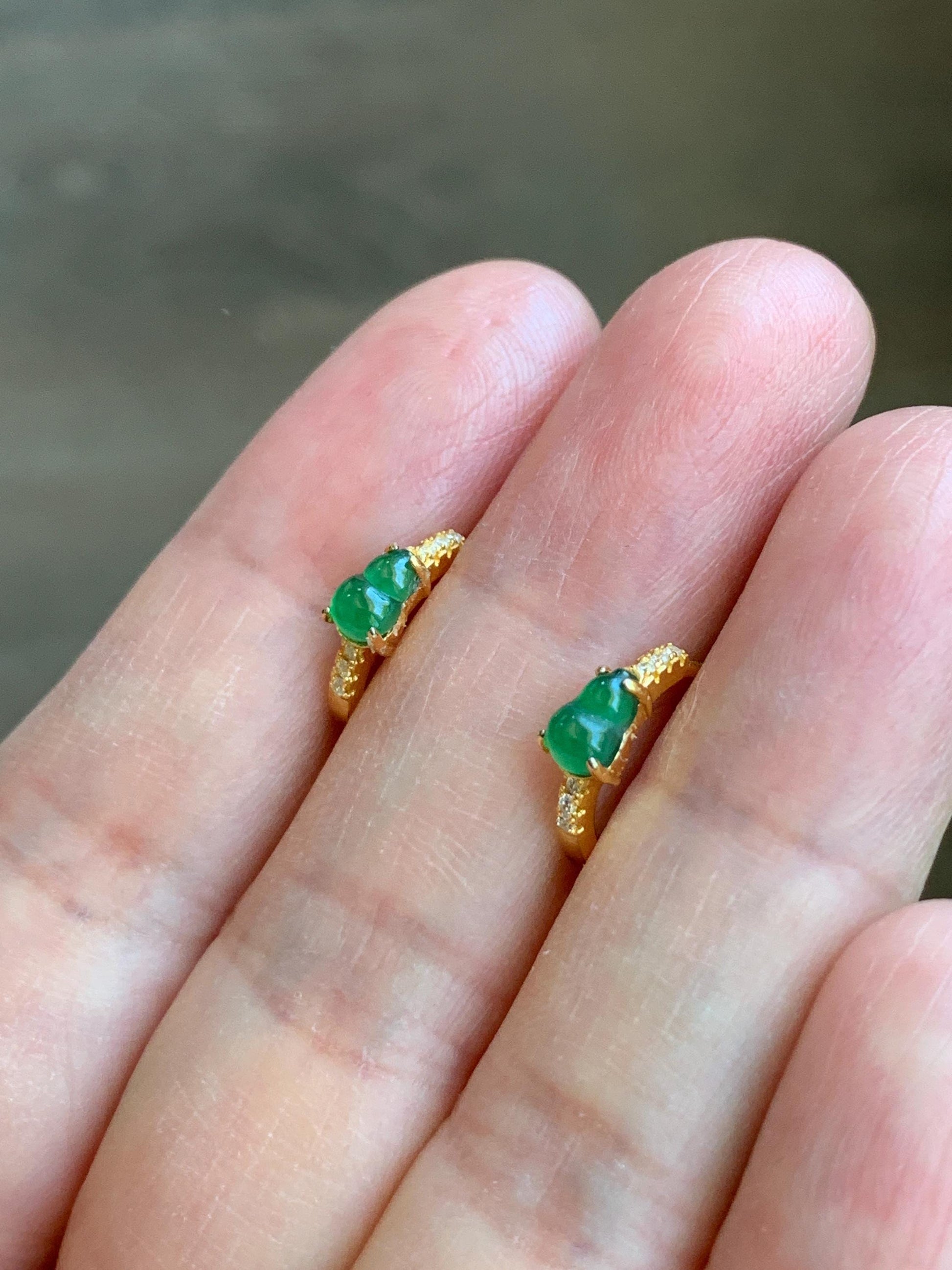 Natural Guatemalan Icy Translucent Vibrant Green Gourd Jadeite Hoop Huggie Earrings Sterling Silver Yellow Gold Overlay 天然冰危绿翡翠葫芦银镶耳包 XHL68