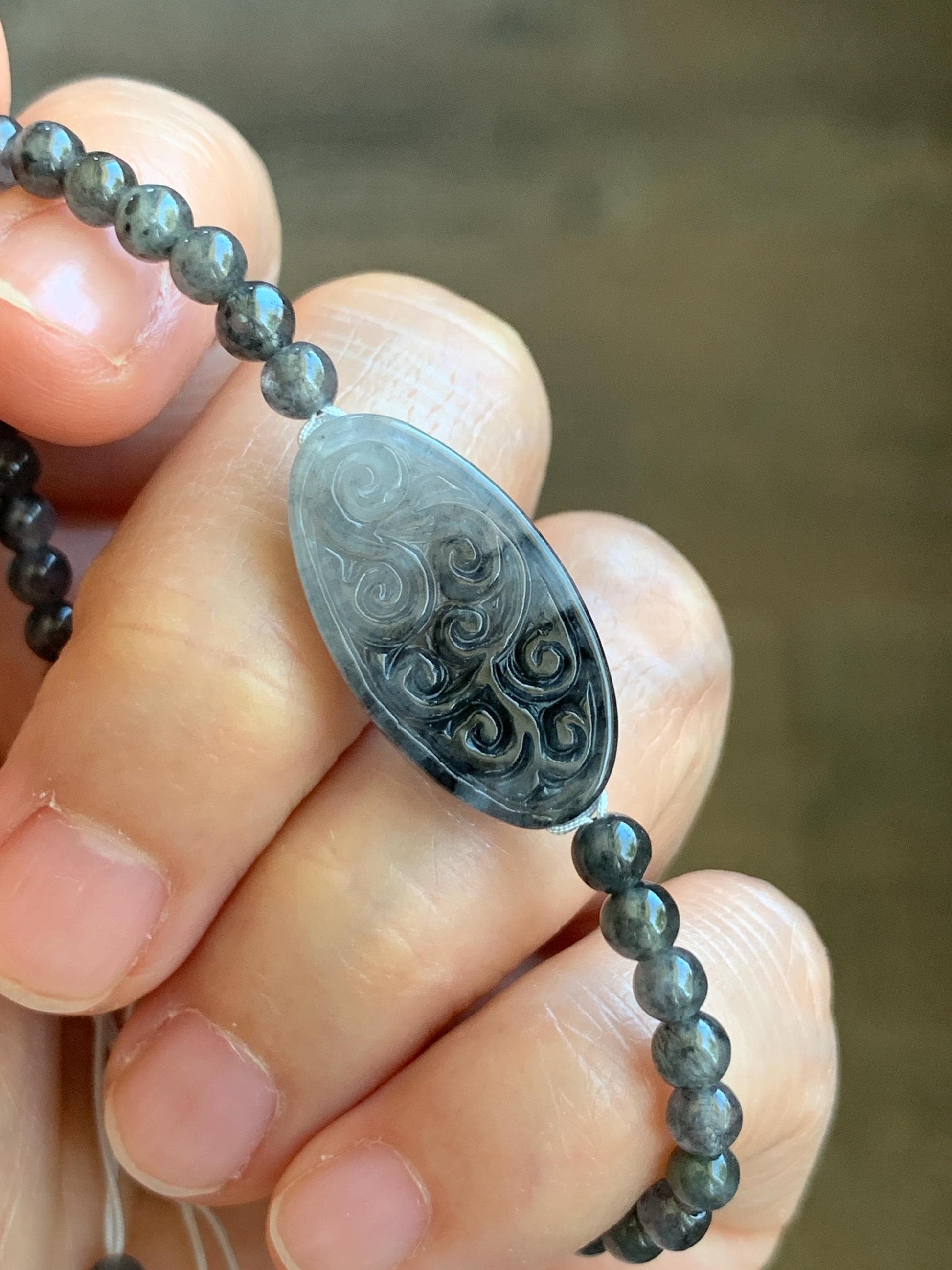 Natural Grade A Icy Highly Translucent Gelatinous Wuji Jade Jadeite Engraved Oval Coin Petite Beaded Bracelet 6.75 8g 天然冰胶乌鸡翡翠手牌圆珠手串 WJP165