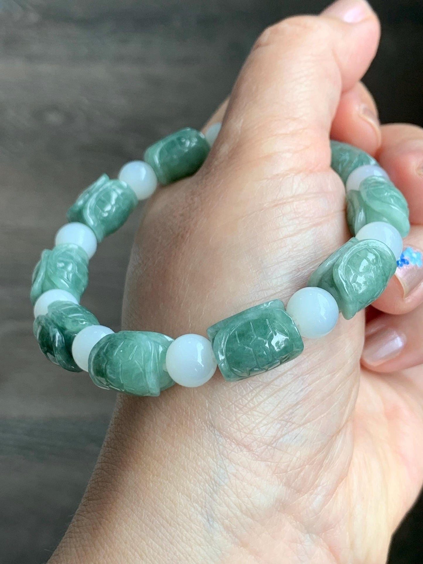 Natural Grade A Translucent Dusty Green Jade Jadeite Carved Turtle Shell Charm Beaded Bracelet 7.75” 36g Stretchy 天然糯种豆绿翡翠富甲玛瑙手串 FJL336
