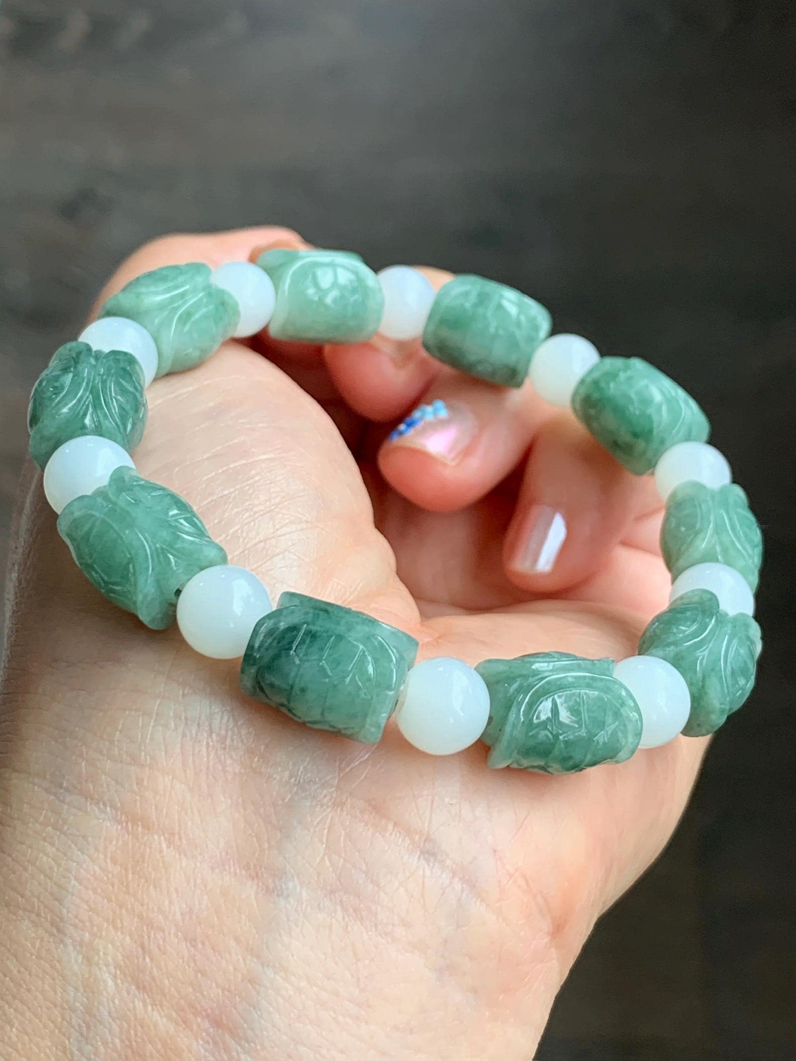 Natural Grade A Translucent Dusty Green Jade Jadeite Carved Turtle Shell Charm Beaded Bracelet 7.75” 36g Stretchy 天然糯种豆绿翡翠富甲玛瑙手串 FJL336