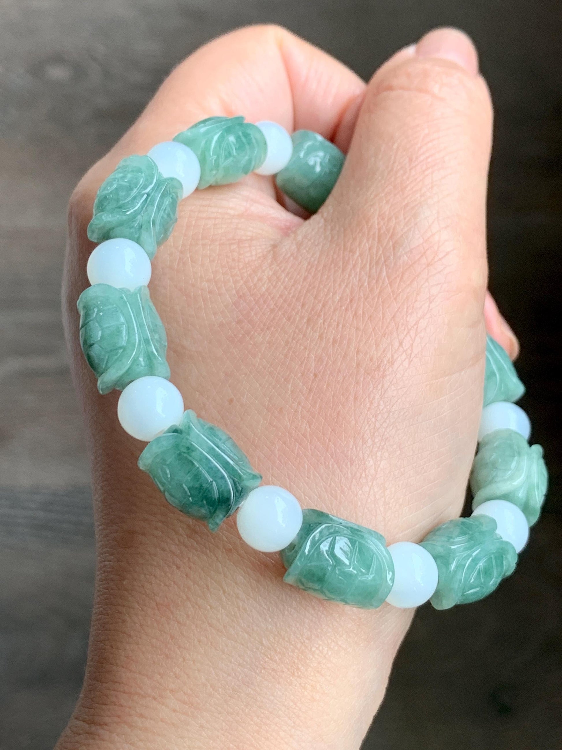 Natural Grade A Translucent Dusty Green Jade Jadeite Carved Turtle Shell Charm Beaded Bracelet 7.75” 36g Stretchy 天然糯种豆绿翡翠富甲玛瑙手串 FJL336